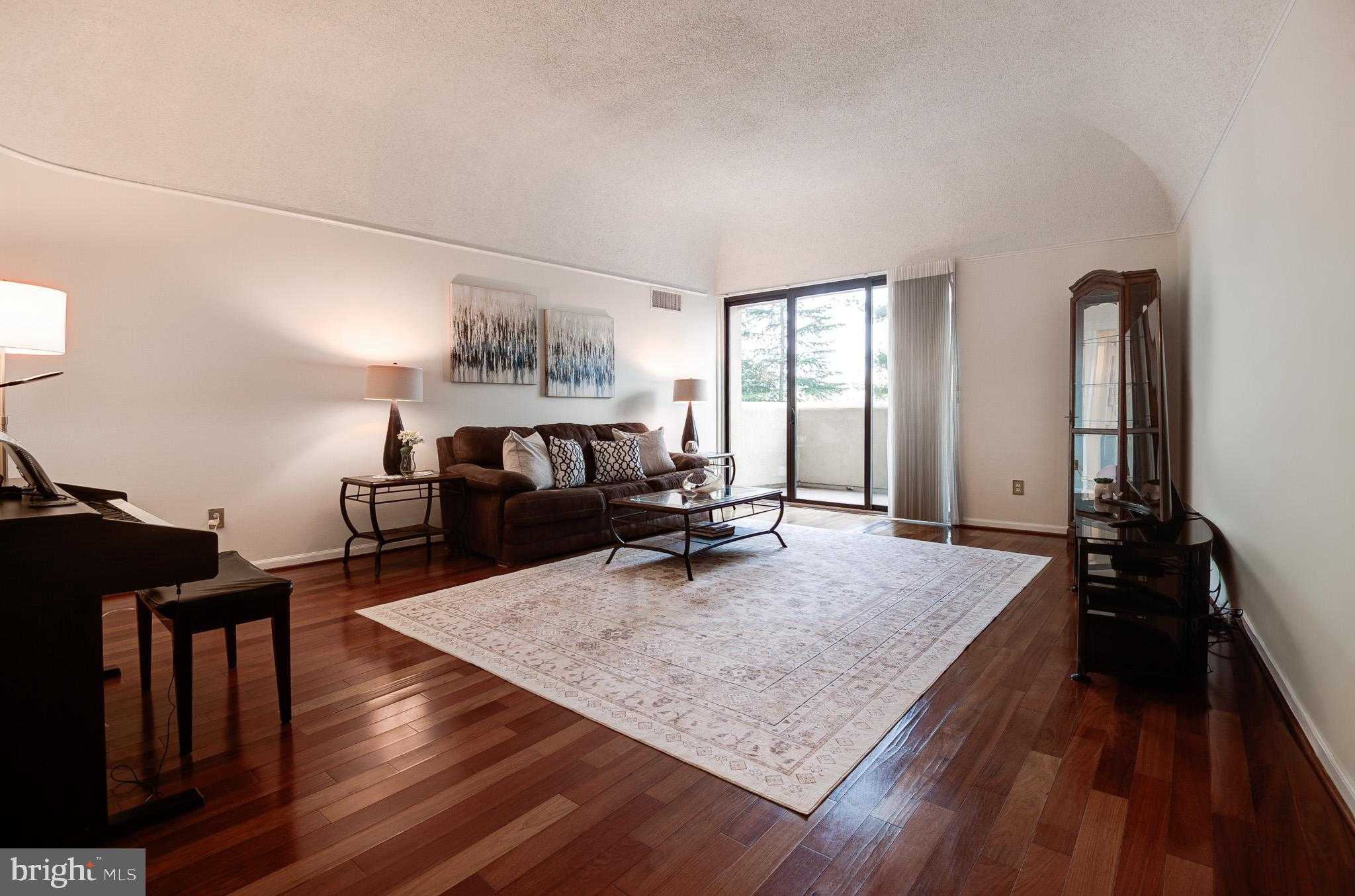 1101 S Arlington Ridge Rd Apt 106 photo 9