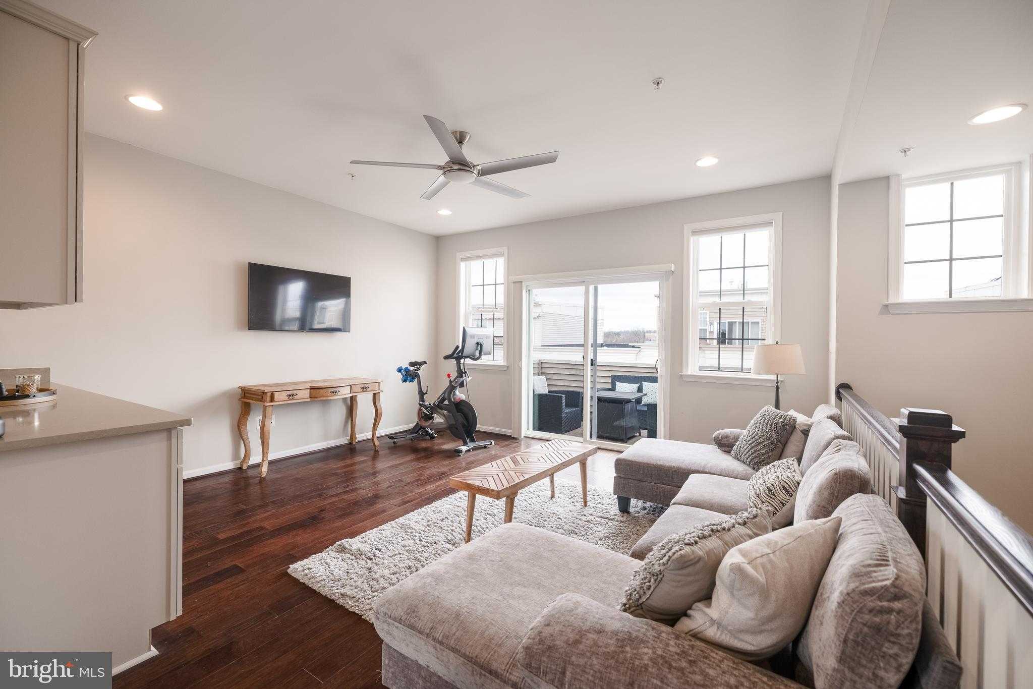 1209 Berry St photo 41