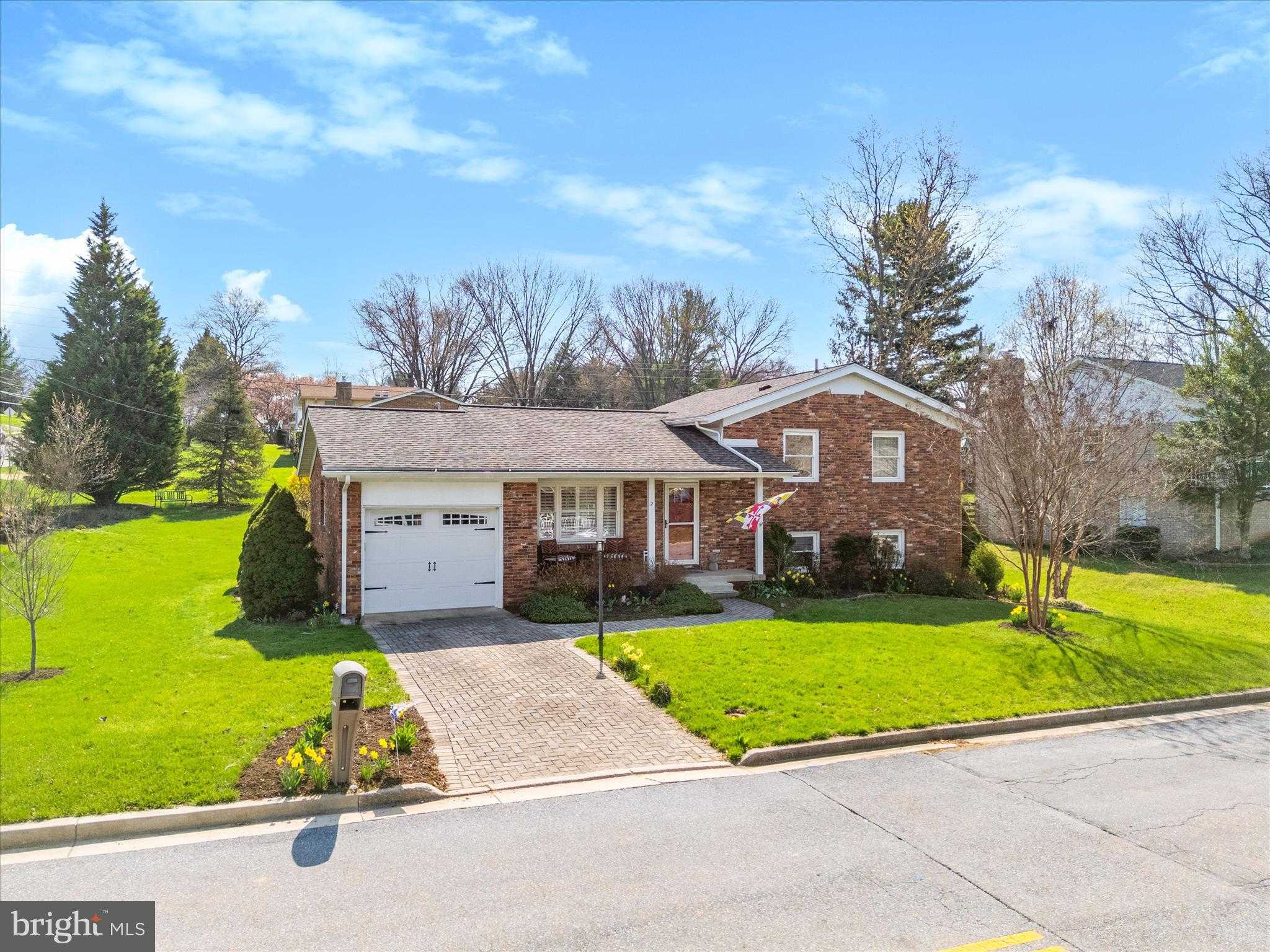 2 Lombardy Dr, Middletown
