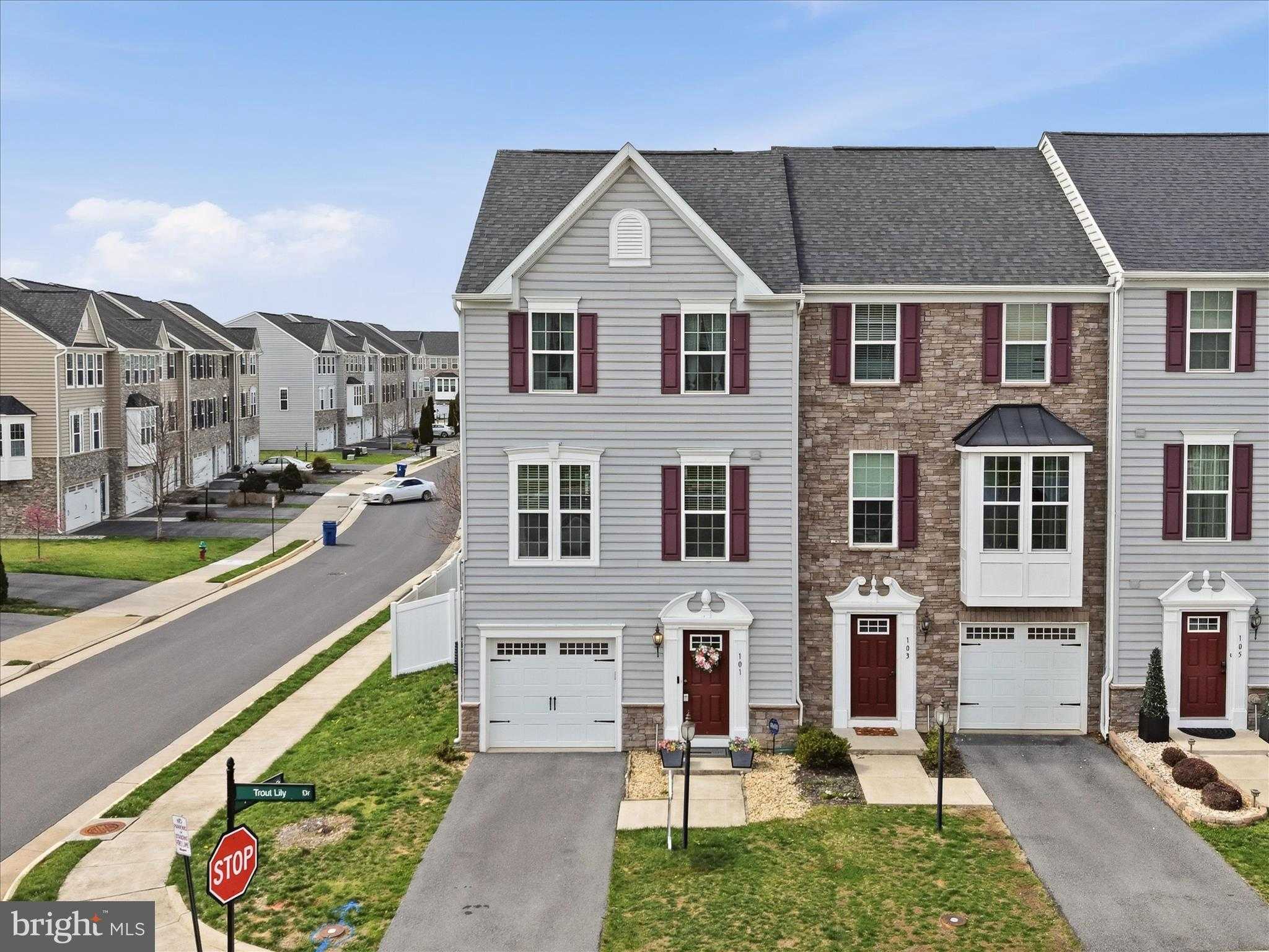 101 Trout Lily Dr photo 2