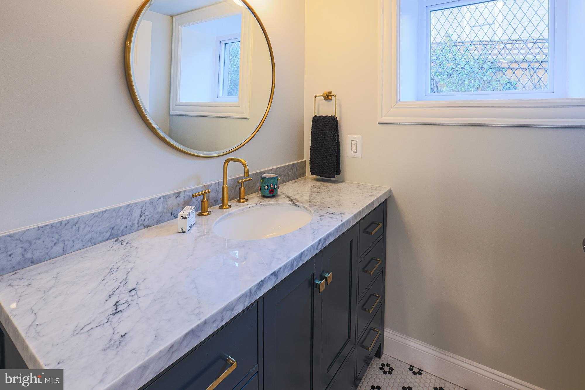 2210 Sulgrave Ave photo 61