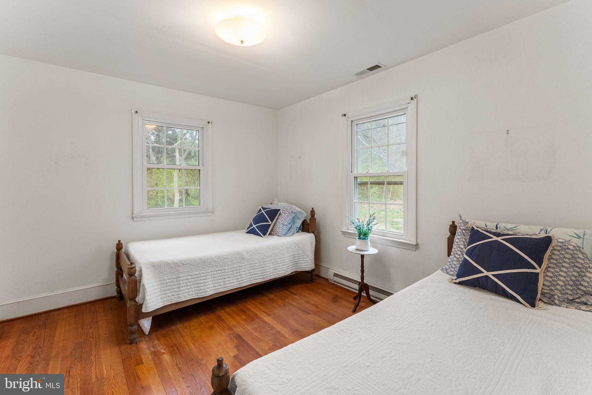 375 Hickory Point Dr photo 18