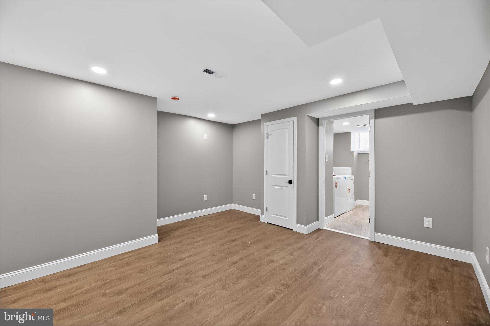 6728 Guyer Ave photo 21