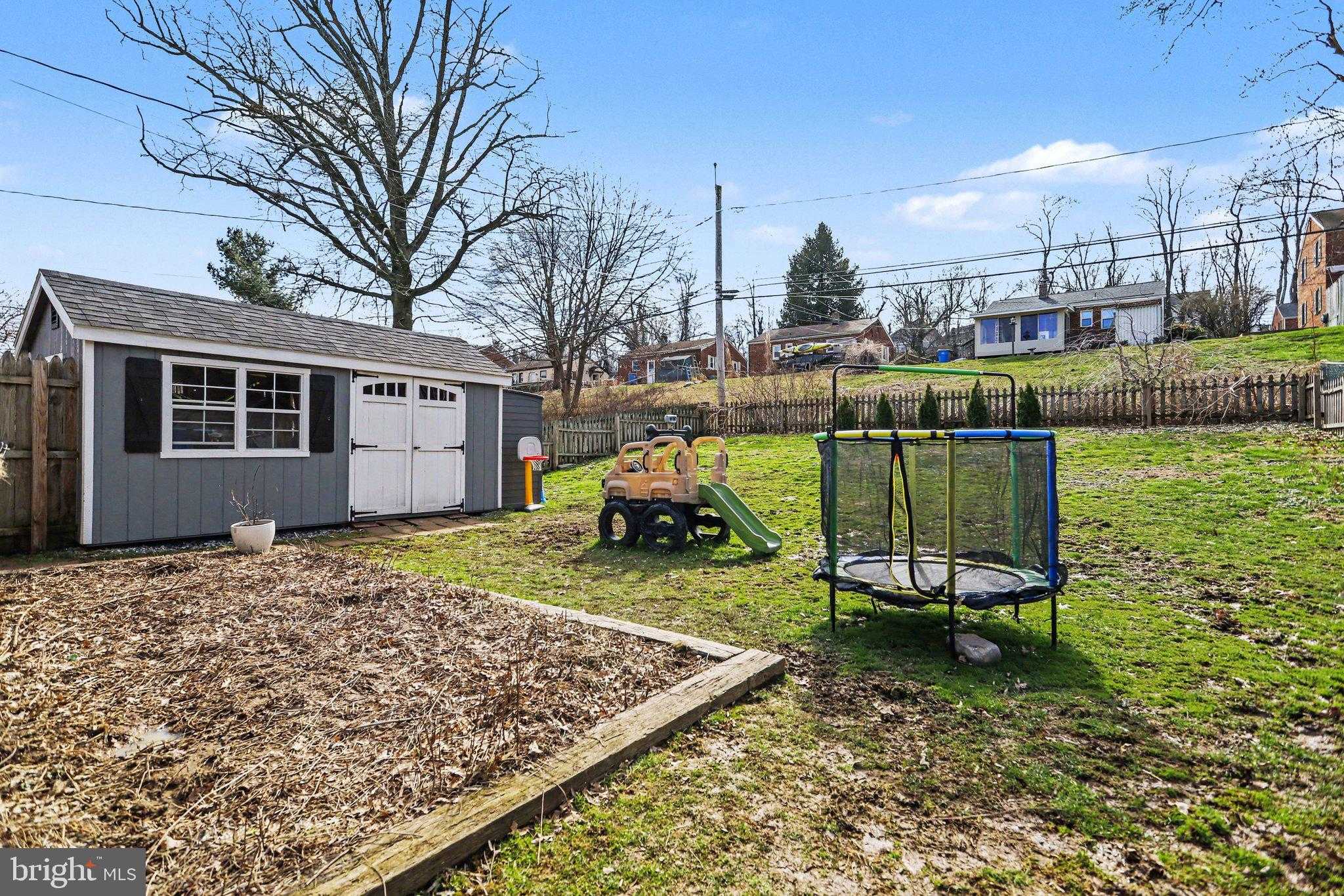 416 Poplar Ave photo 25