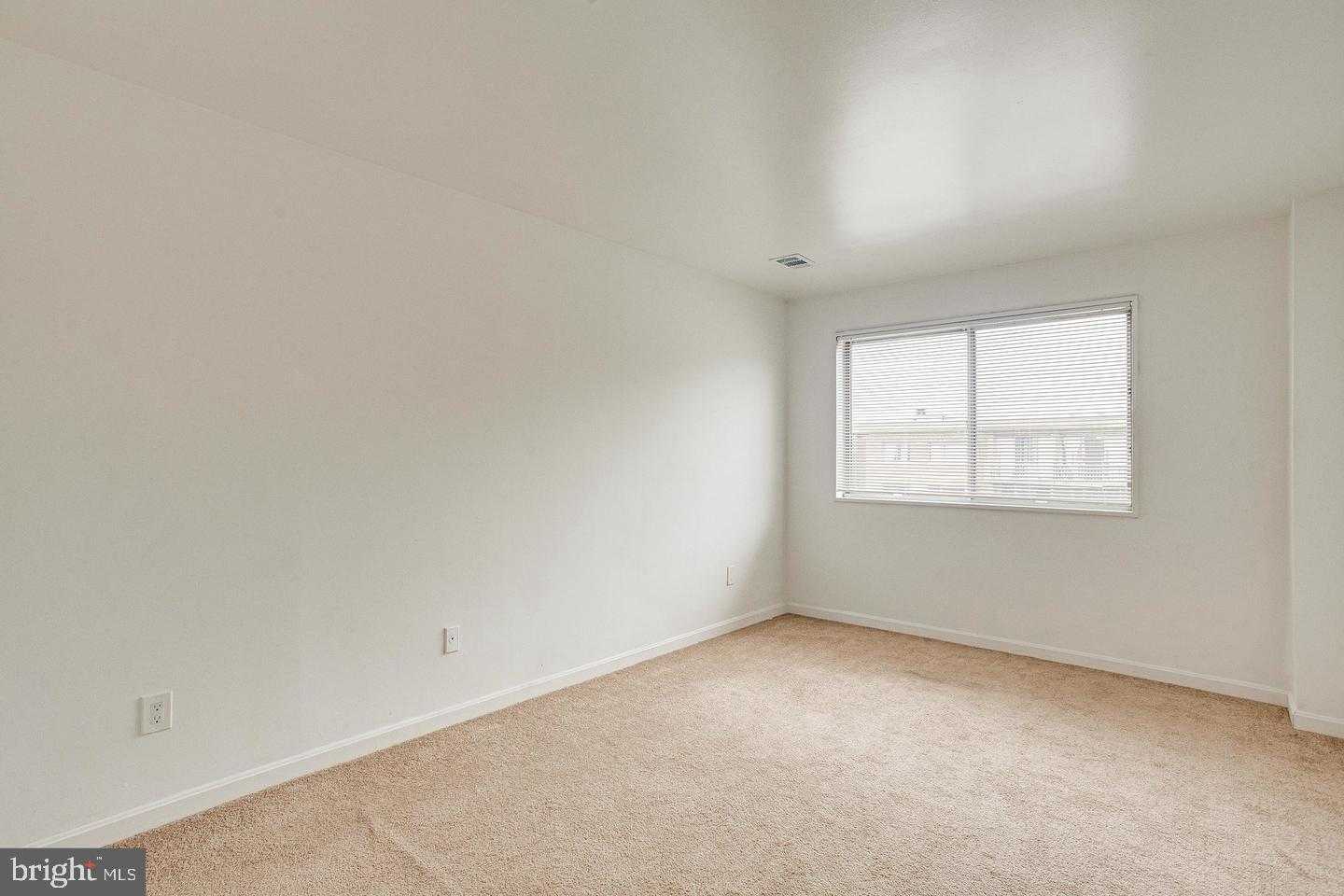 1836 Metzerott Rd Apt 2025 photo 12