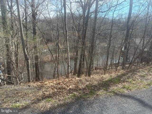 1235 Lakeview Dr photo 2