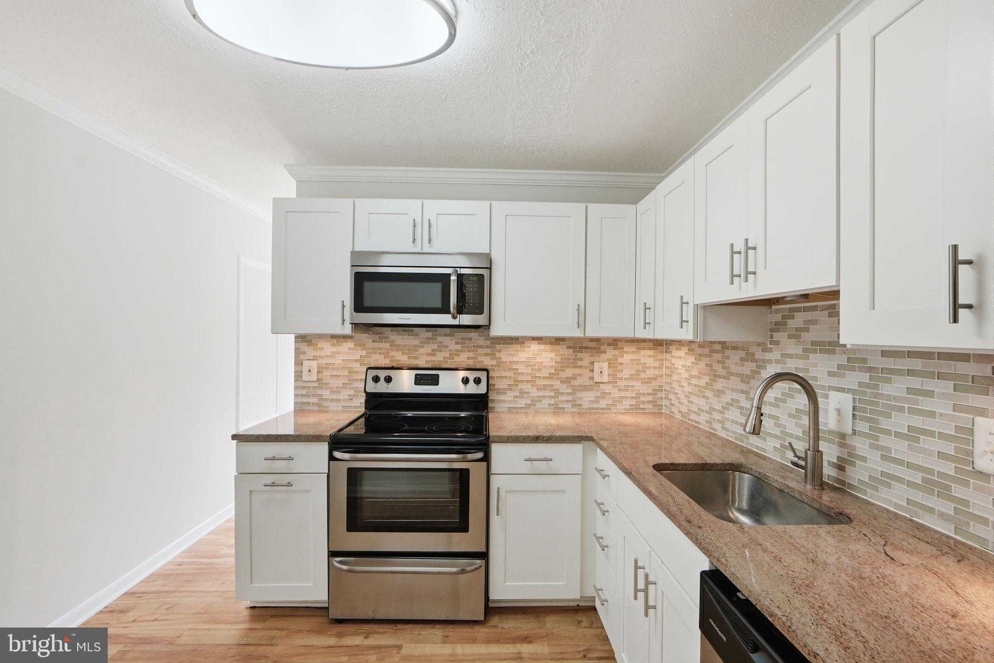 611 Center St Apt 101 photo 6