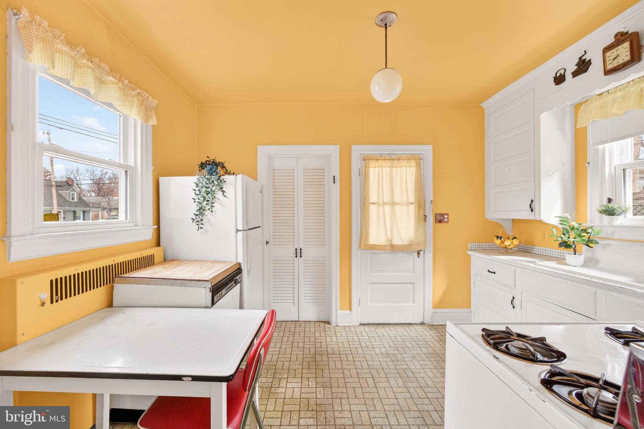 226 Glenmore Ave photo 11