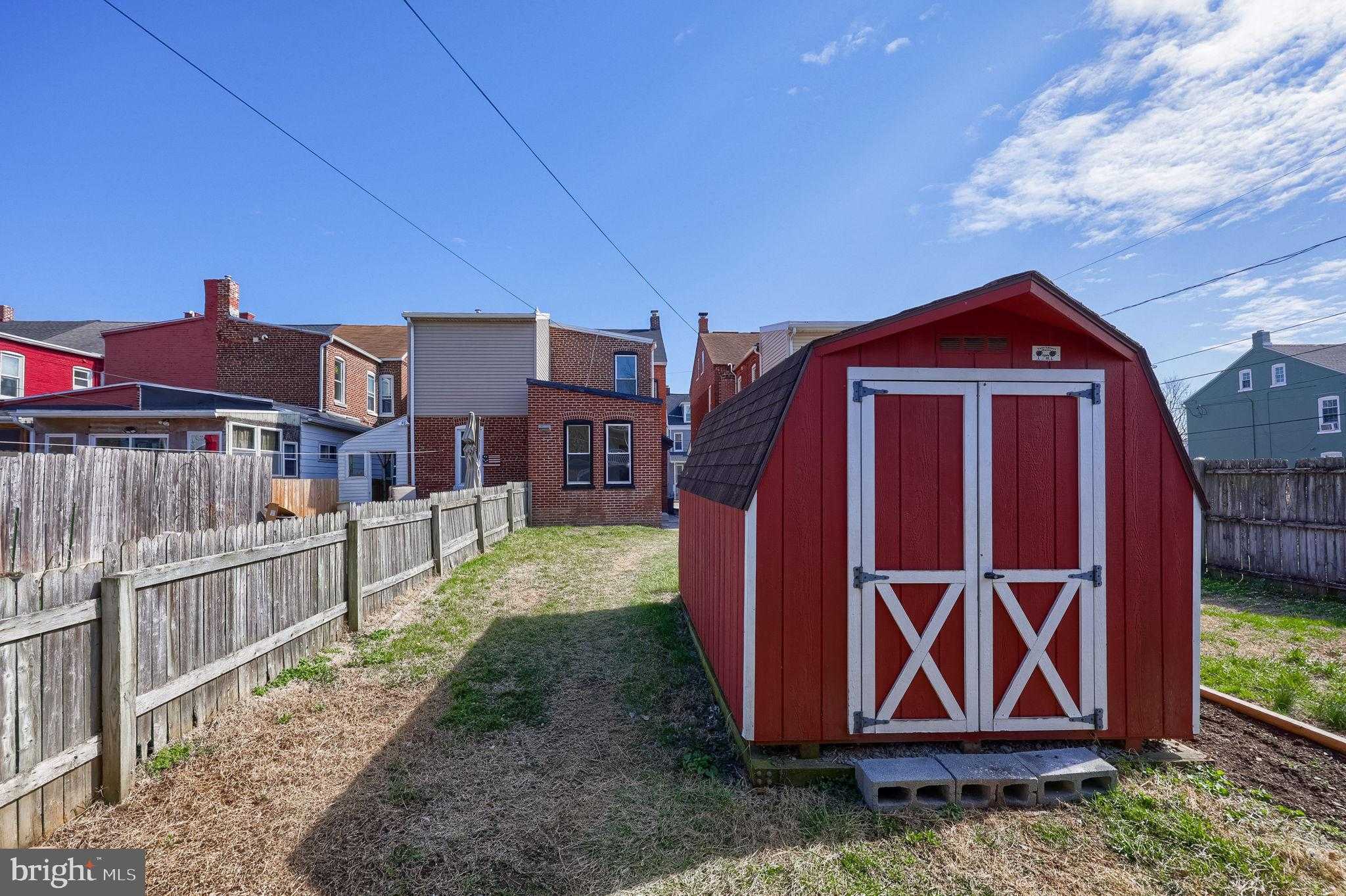 905 Spruce St photo 16