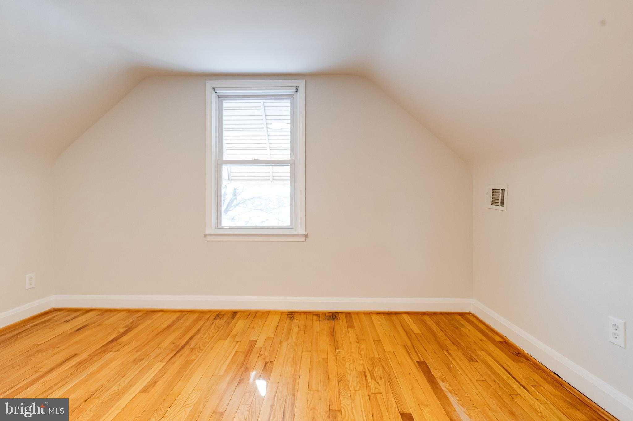 9606 9th Ave photo 36