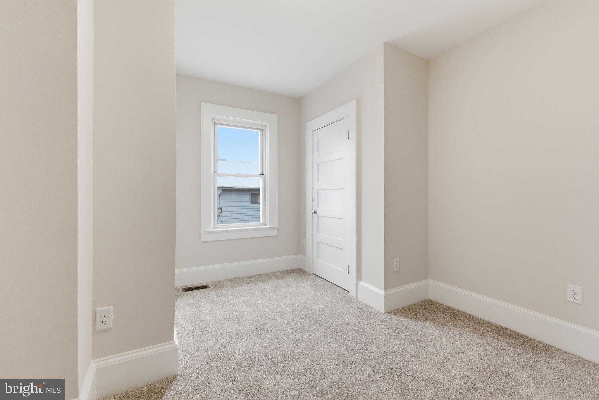 21 W Pall Mall St photo 25