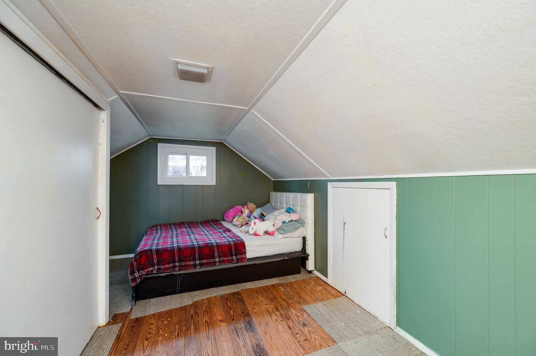 511 Grill Ave photo 24