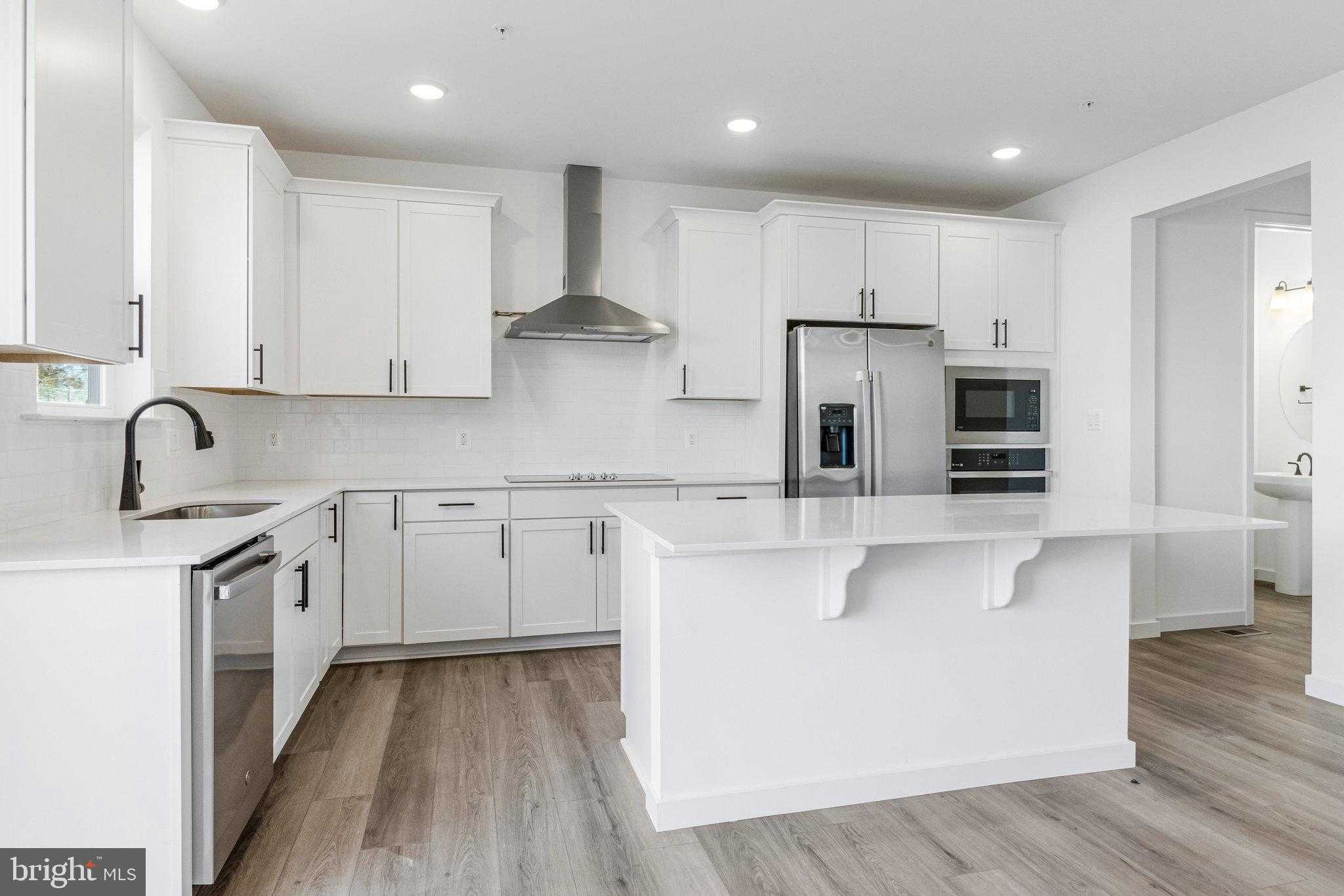 5726 Howard Dr photo 13