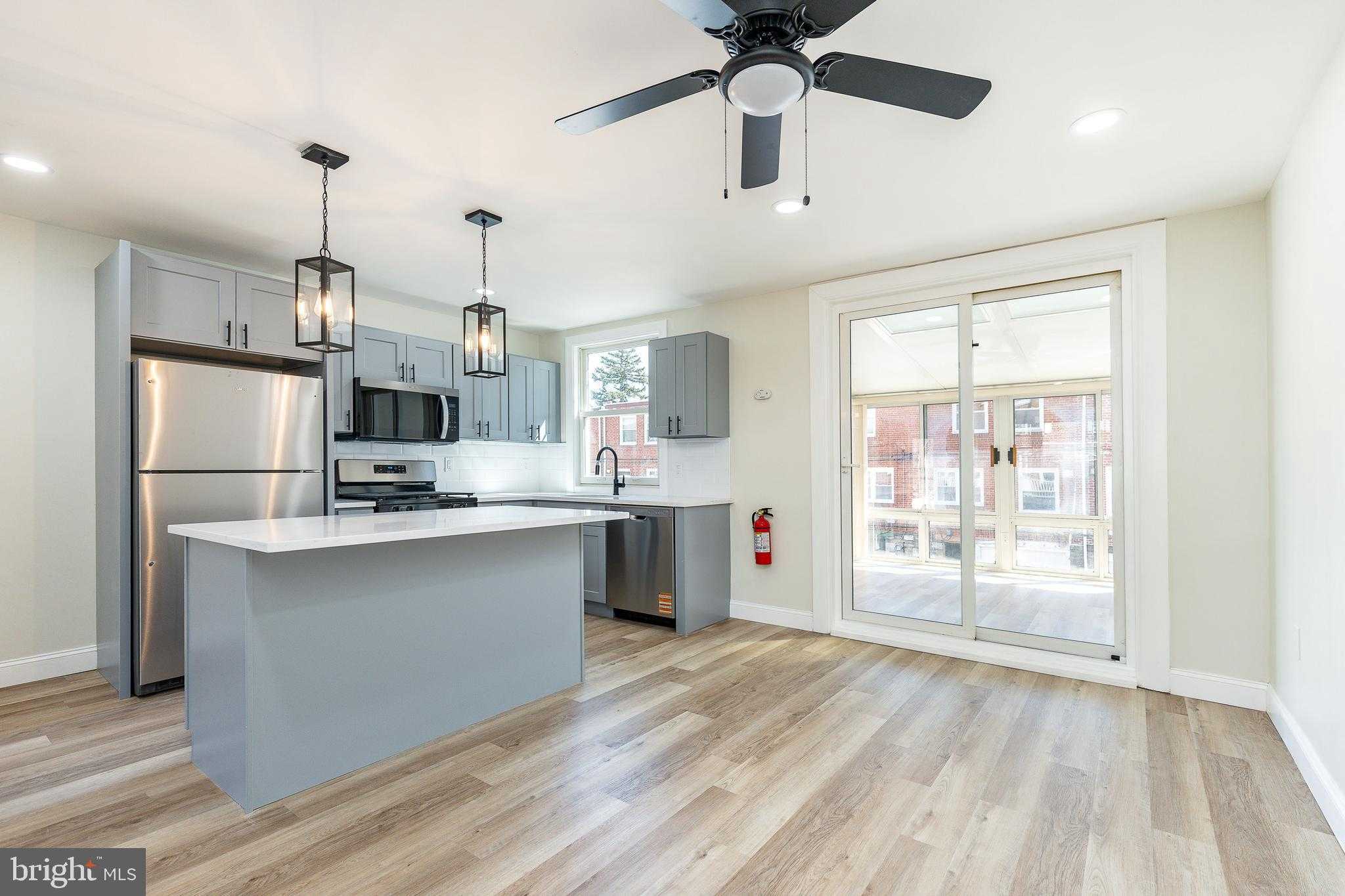 1158 E Slocum St photo 6