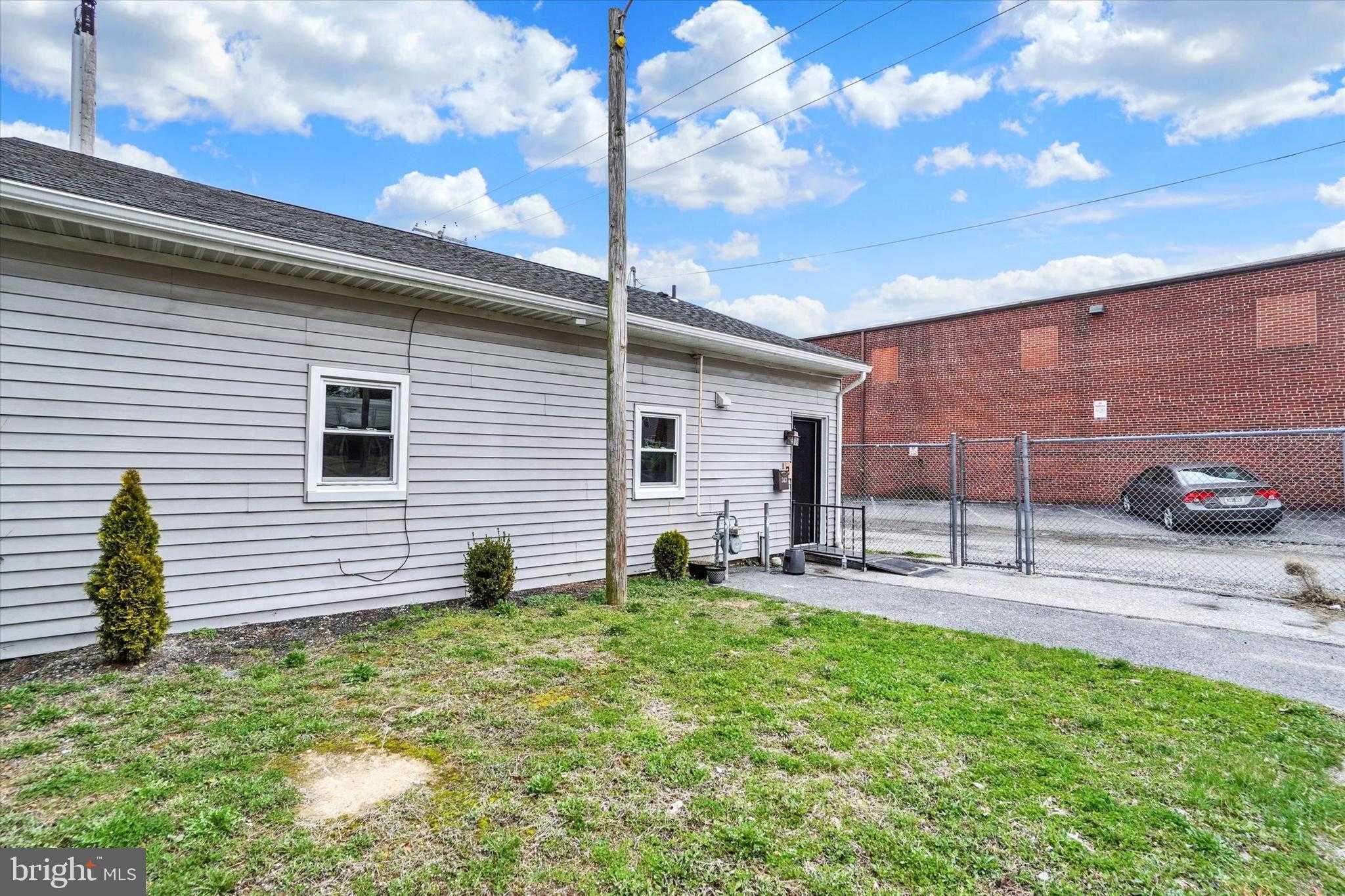 343 S Pine St photo 3