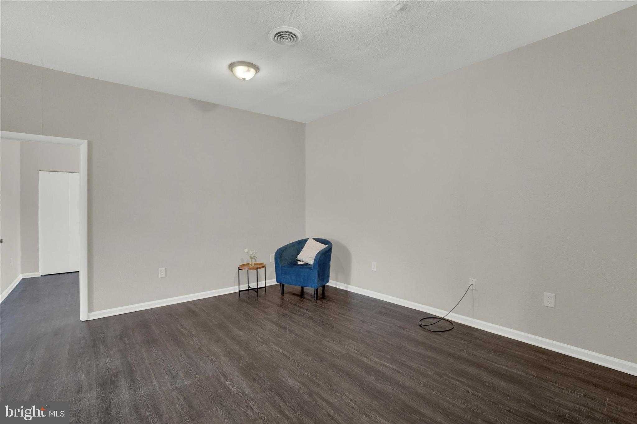 343 S Pine St photo 9