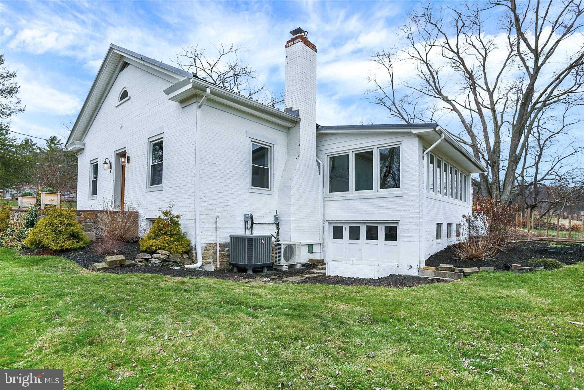 889 Pfoutz Valley Rd photo 3