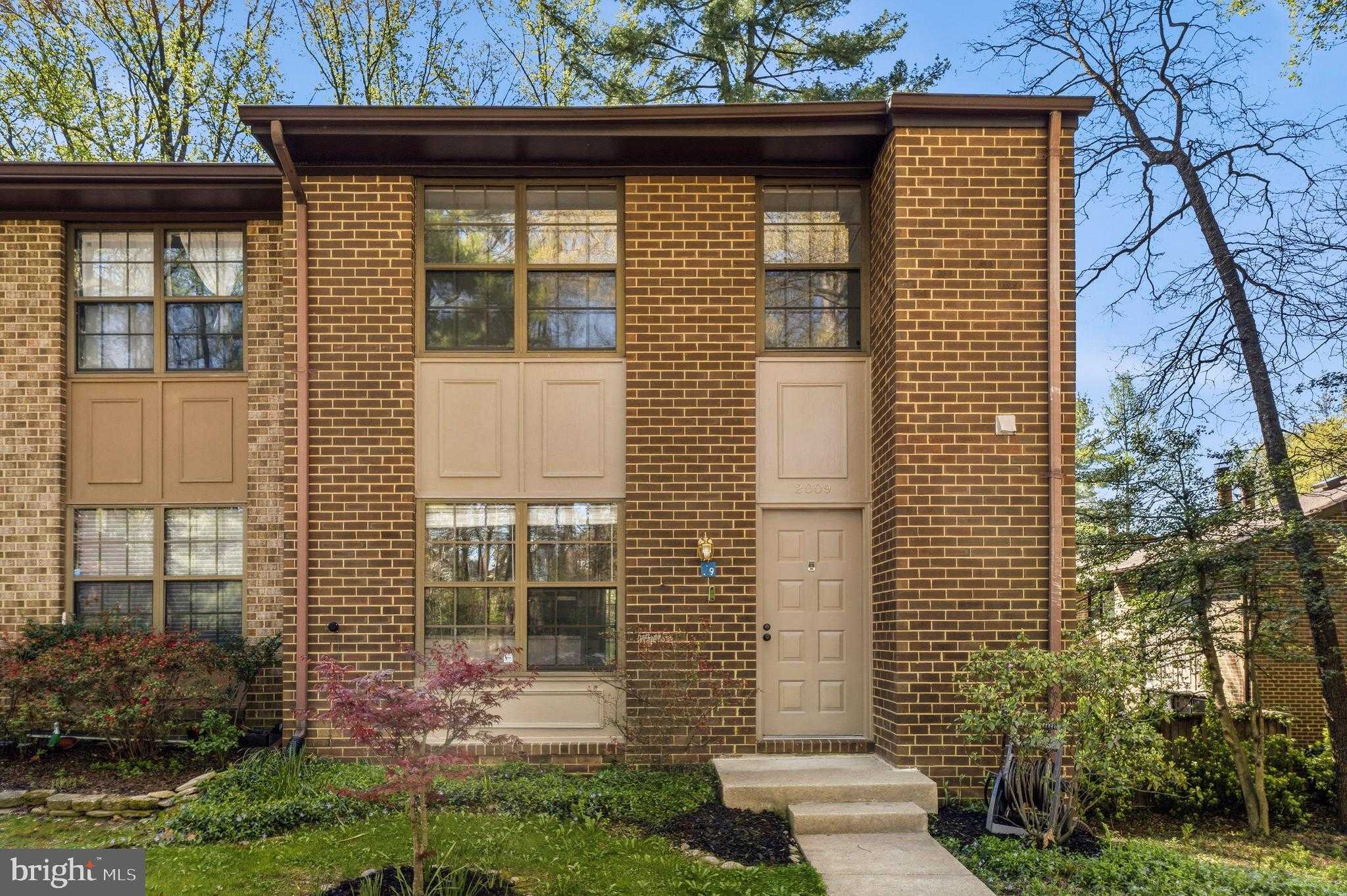 2009 Headlands Cir, Reston