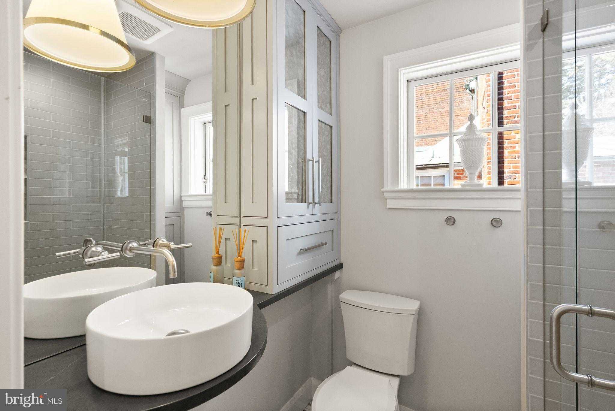 112 Prince St photo 31