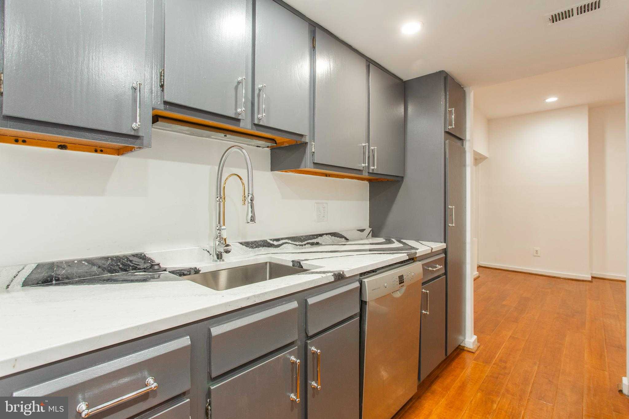 1035 Spruce St Apt 106 photo 10