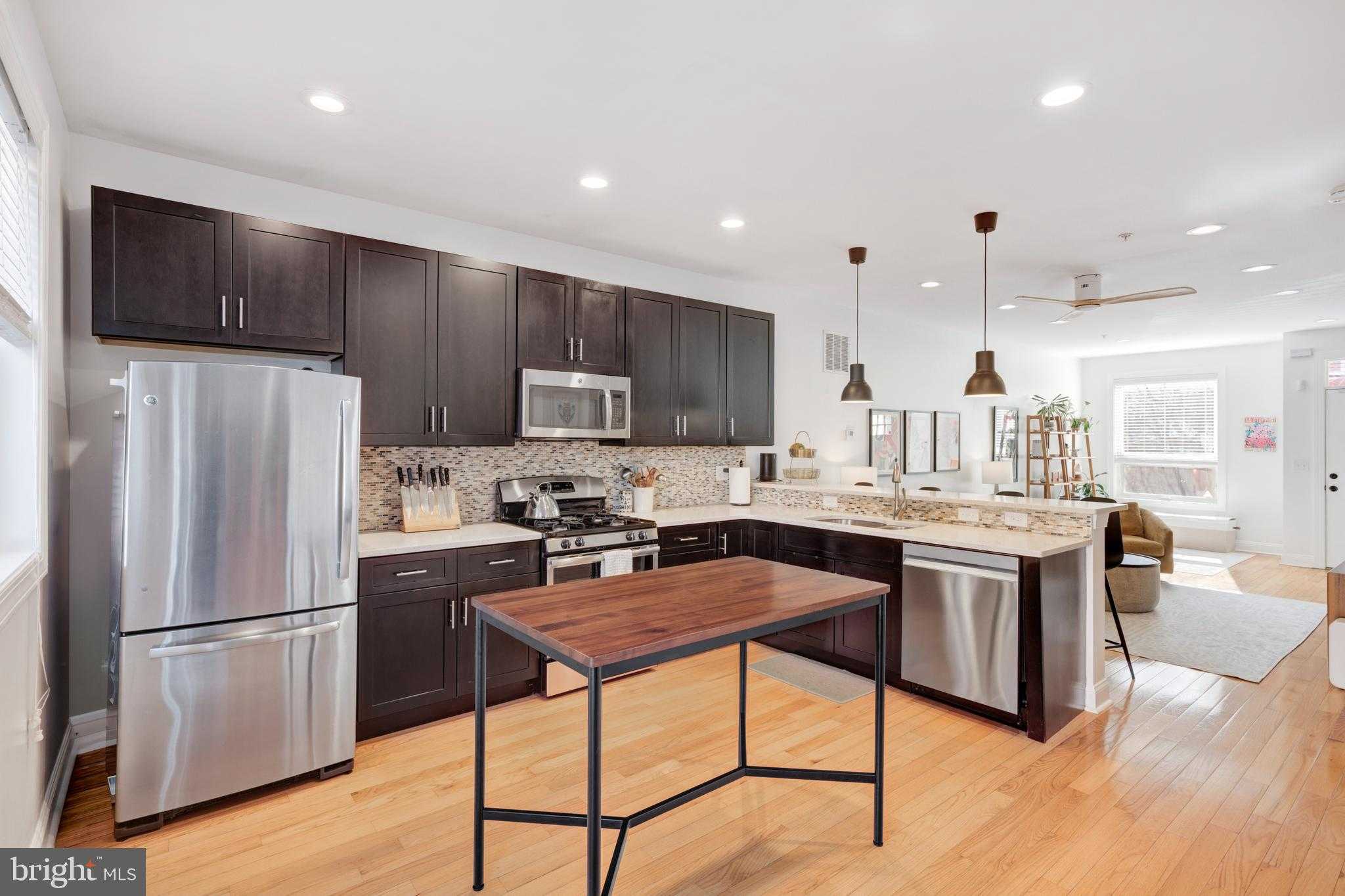 2027 E York St photo 9