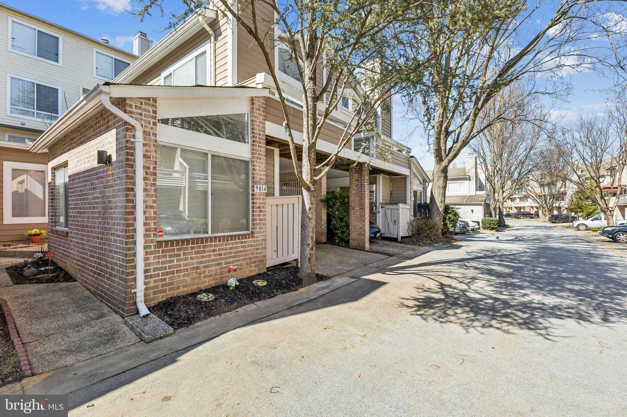 9814 Dockside Ter photo 4