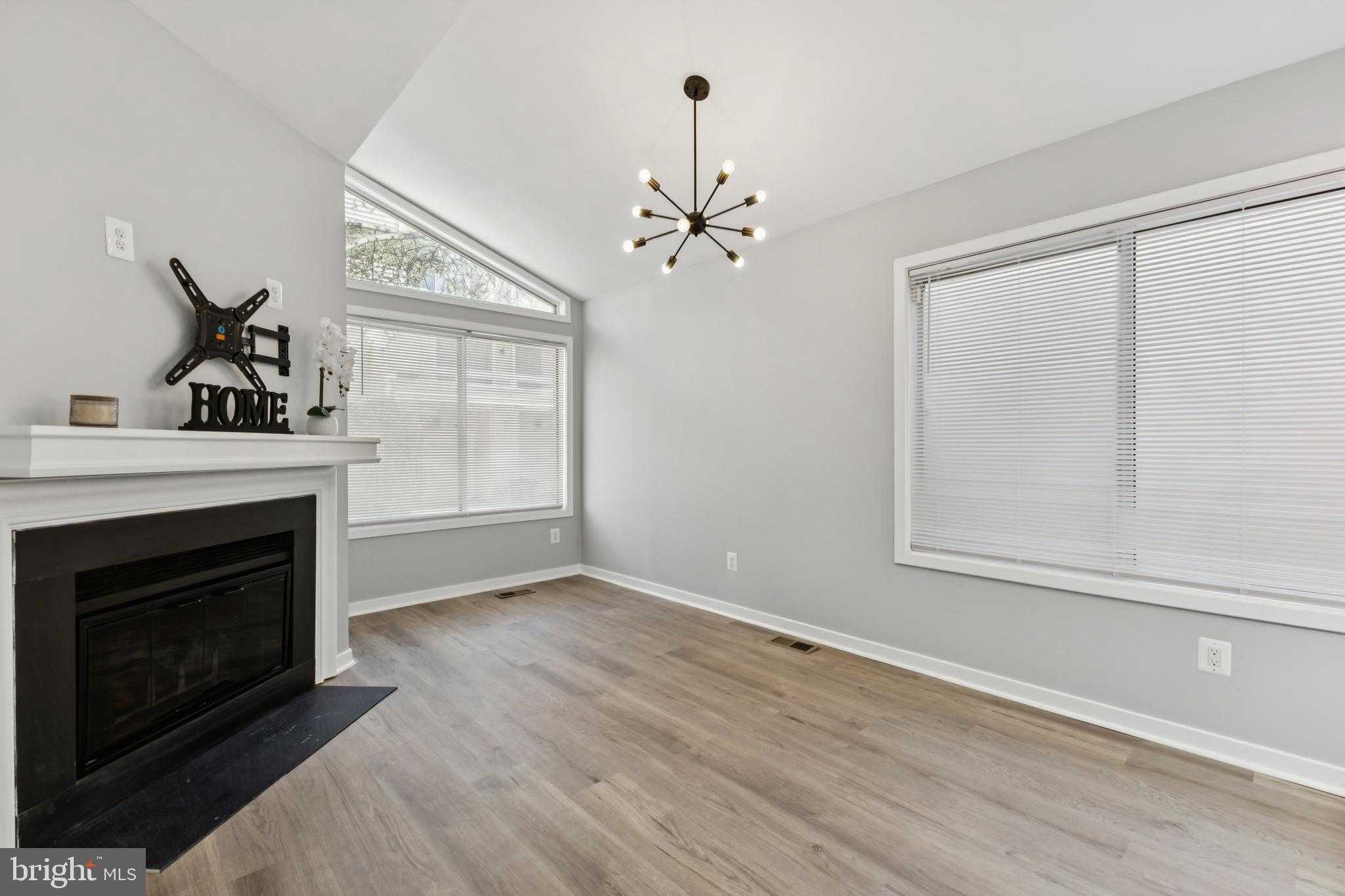 9814 Dockside Ter photo 7