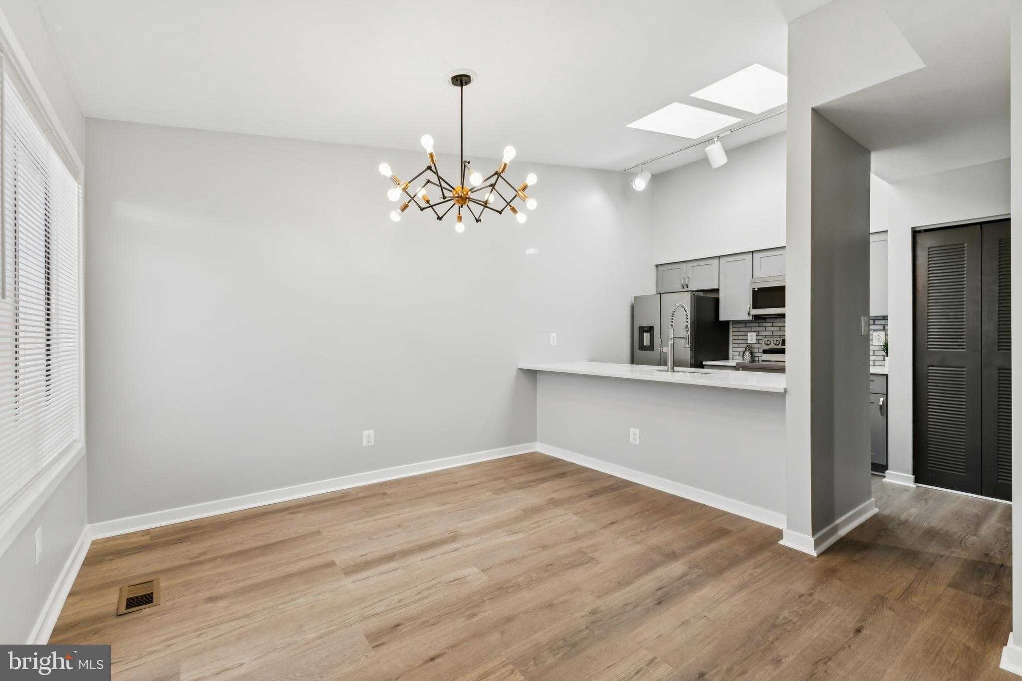 9814 Dockside Ter photo 9