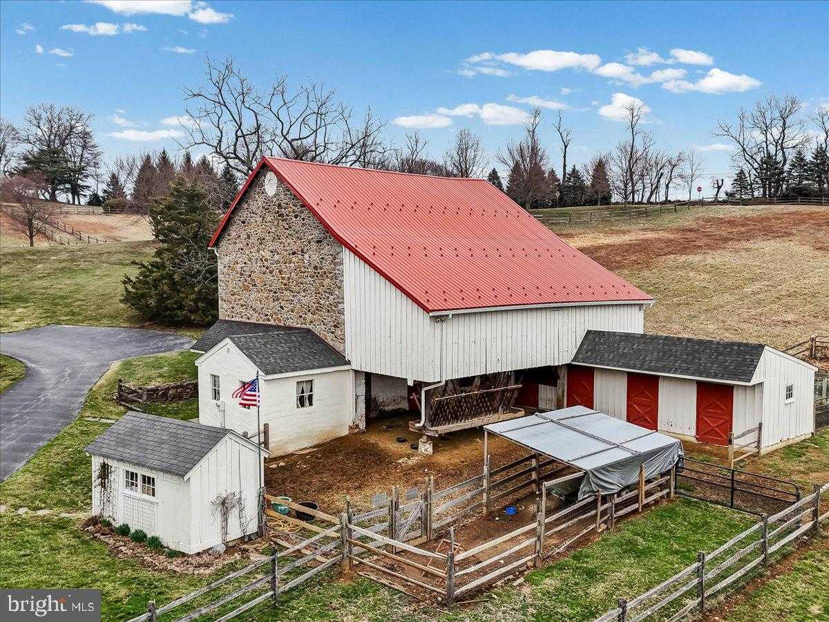 2563 Veronica Dr photo 11