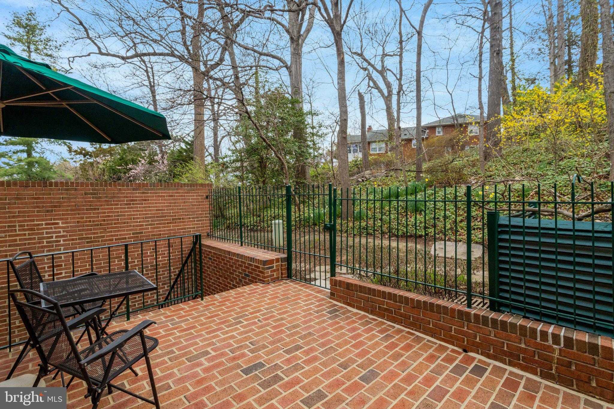 2325 S Queen St photo 31