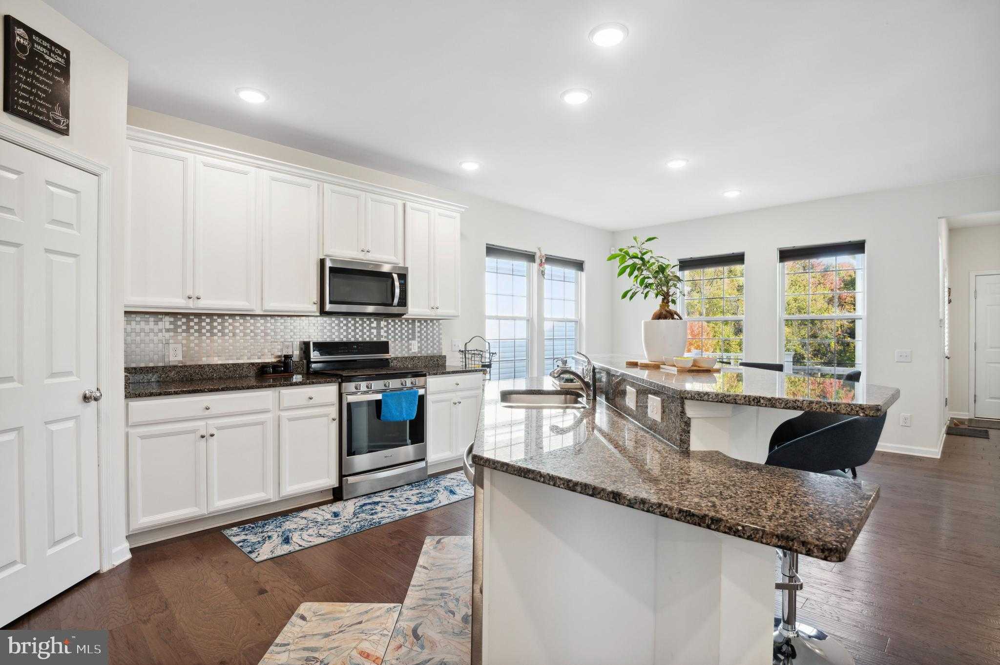 450 Andorra Blvd photo 4