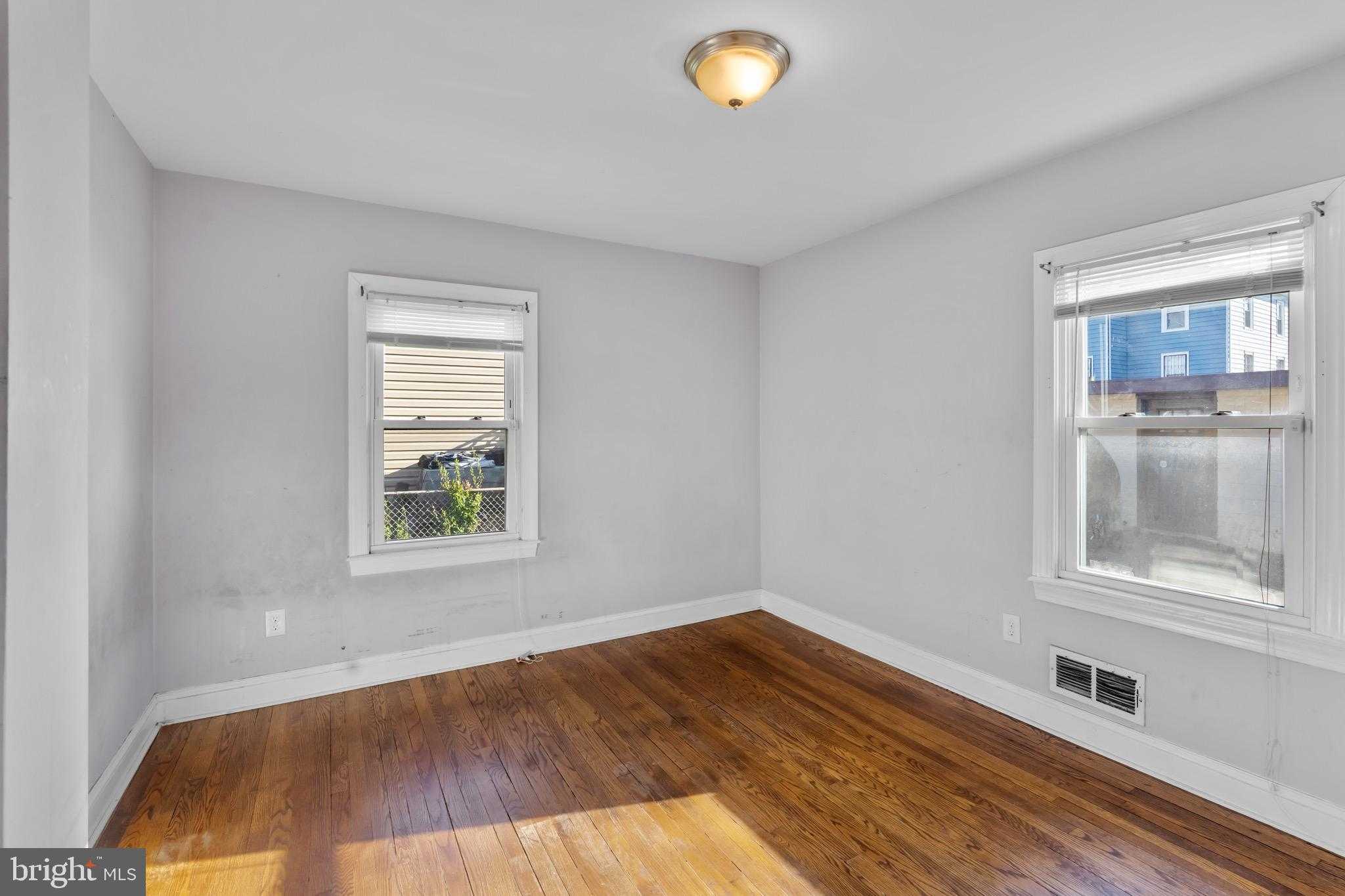 410 70th St photo 18