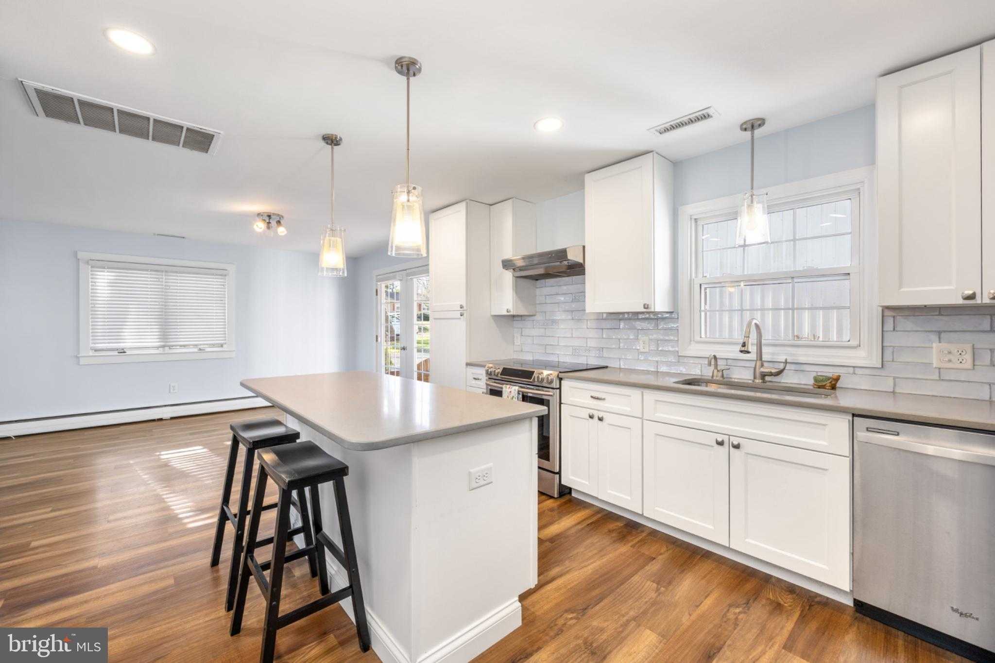 300 Broad St photo 27