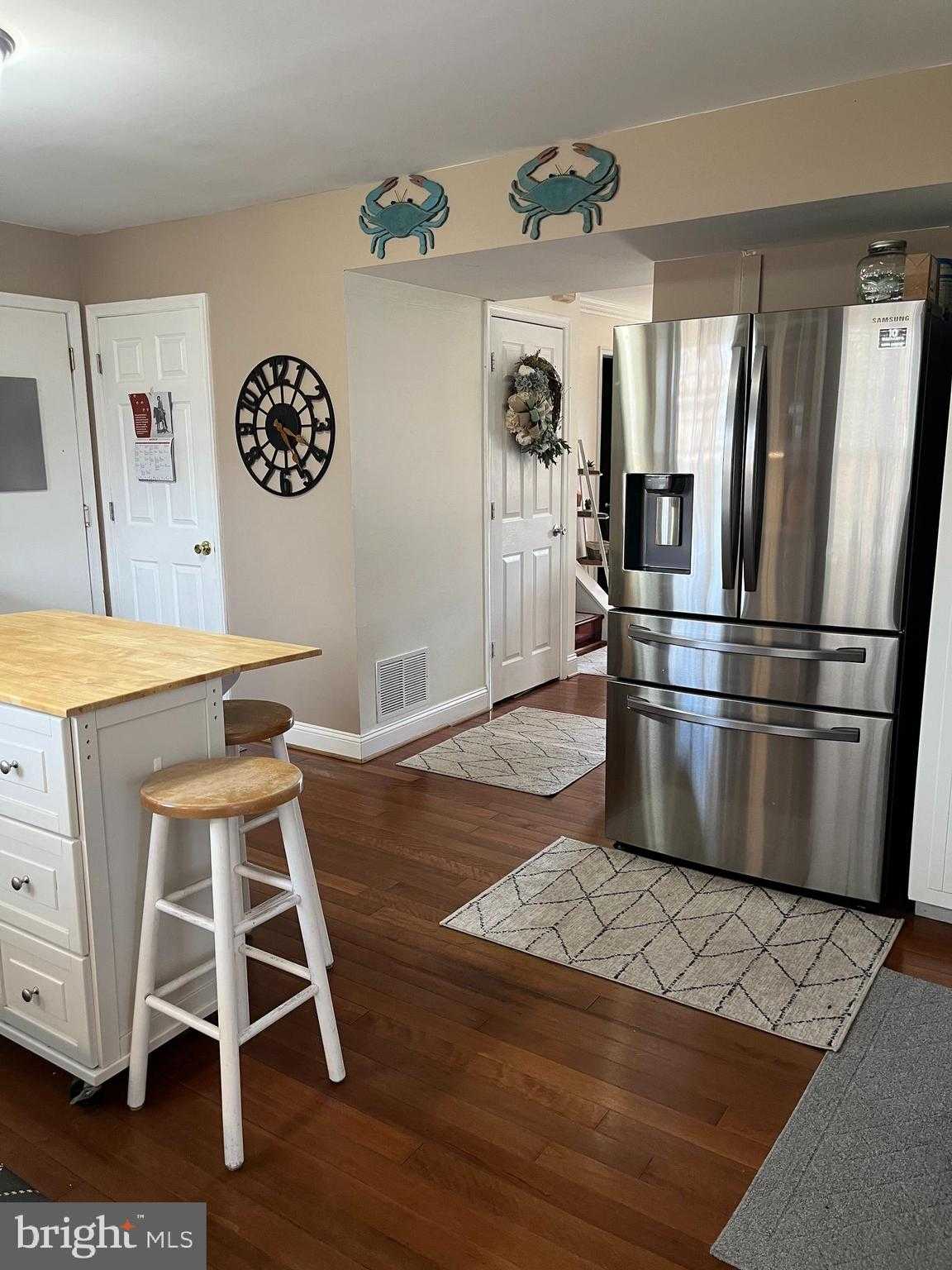 300 Beverley Pl photo 18