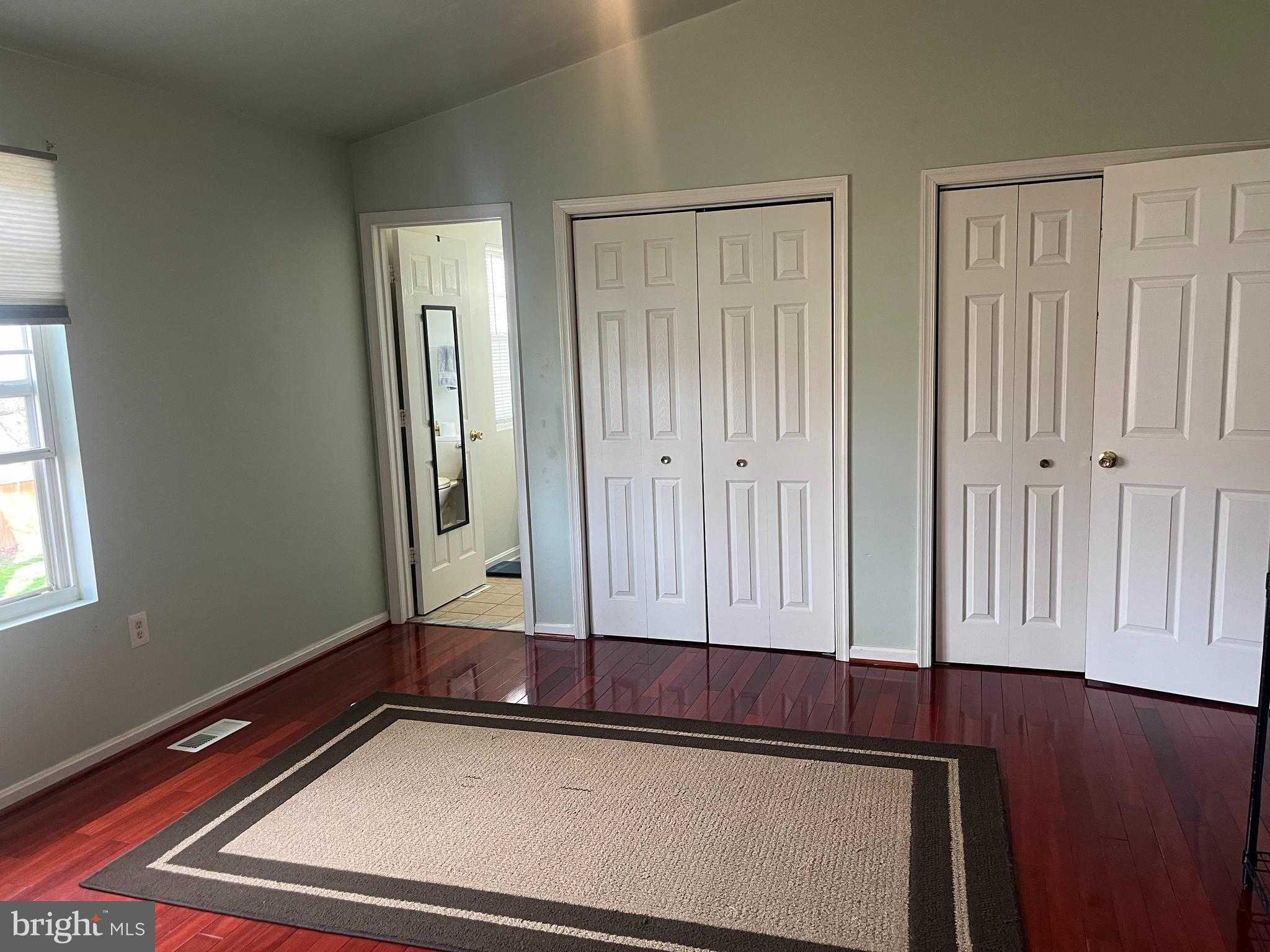 300 Beverley Pl photo 26