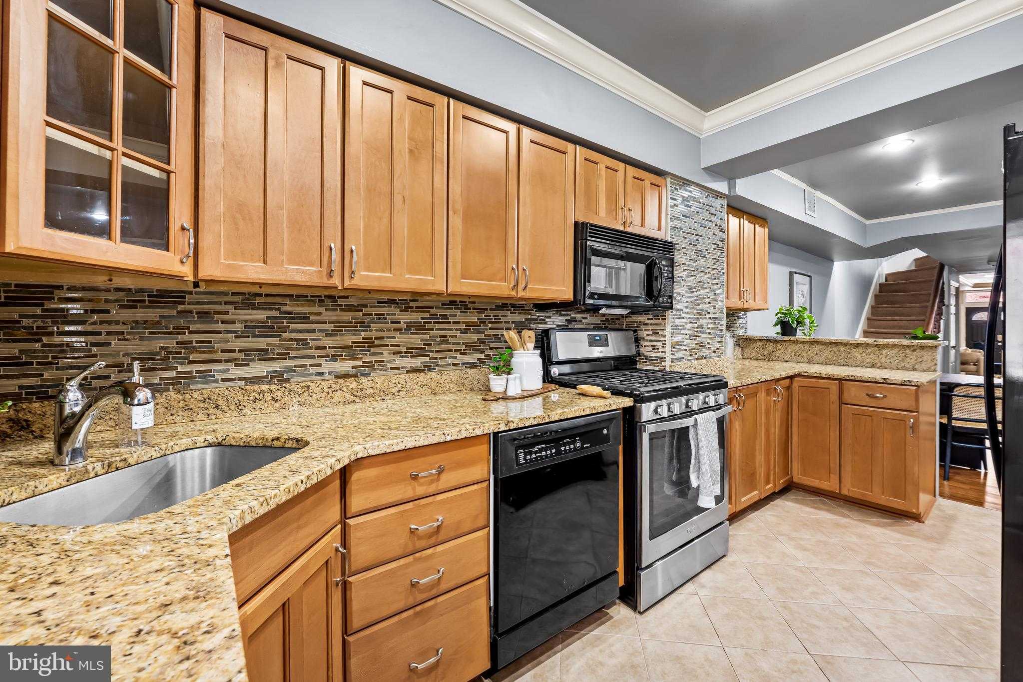 1221 William St photo 8