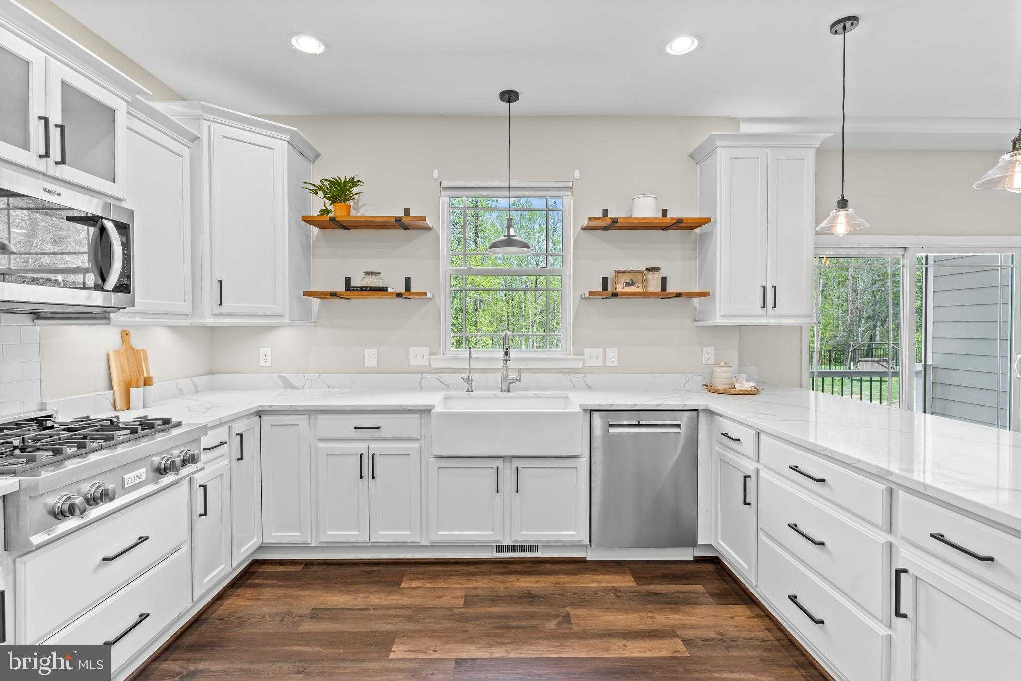 7195 Compass CT photo 3