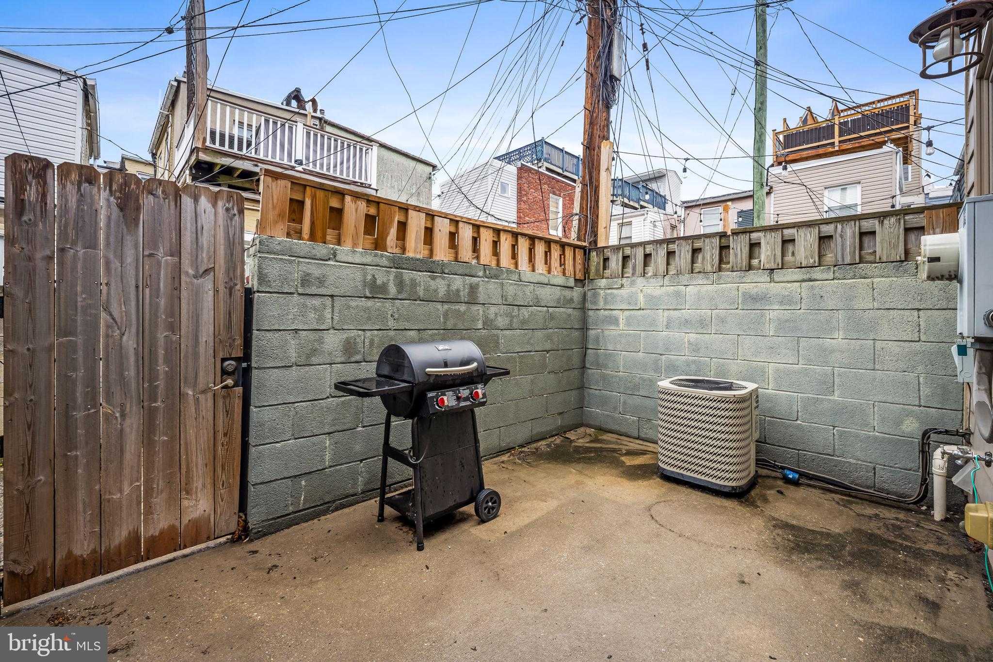 804 S Glover St photo 30