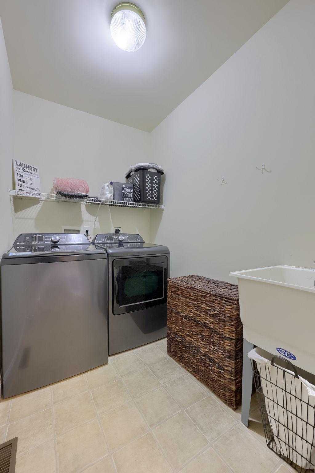 232 Brookridge CT photo 37