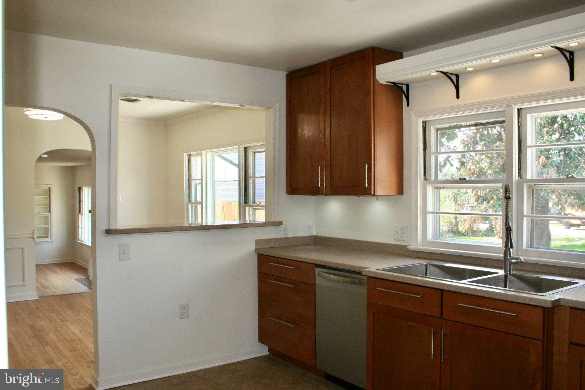 105 Calvert Towne Rd photo 8