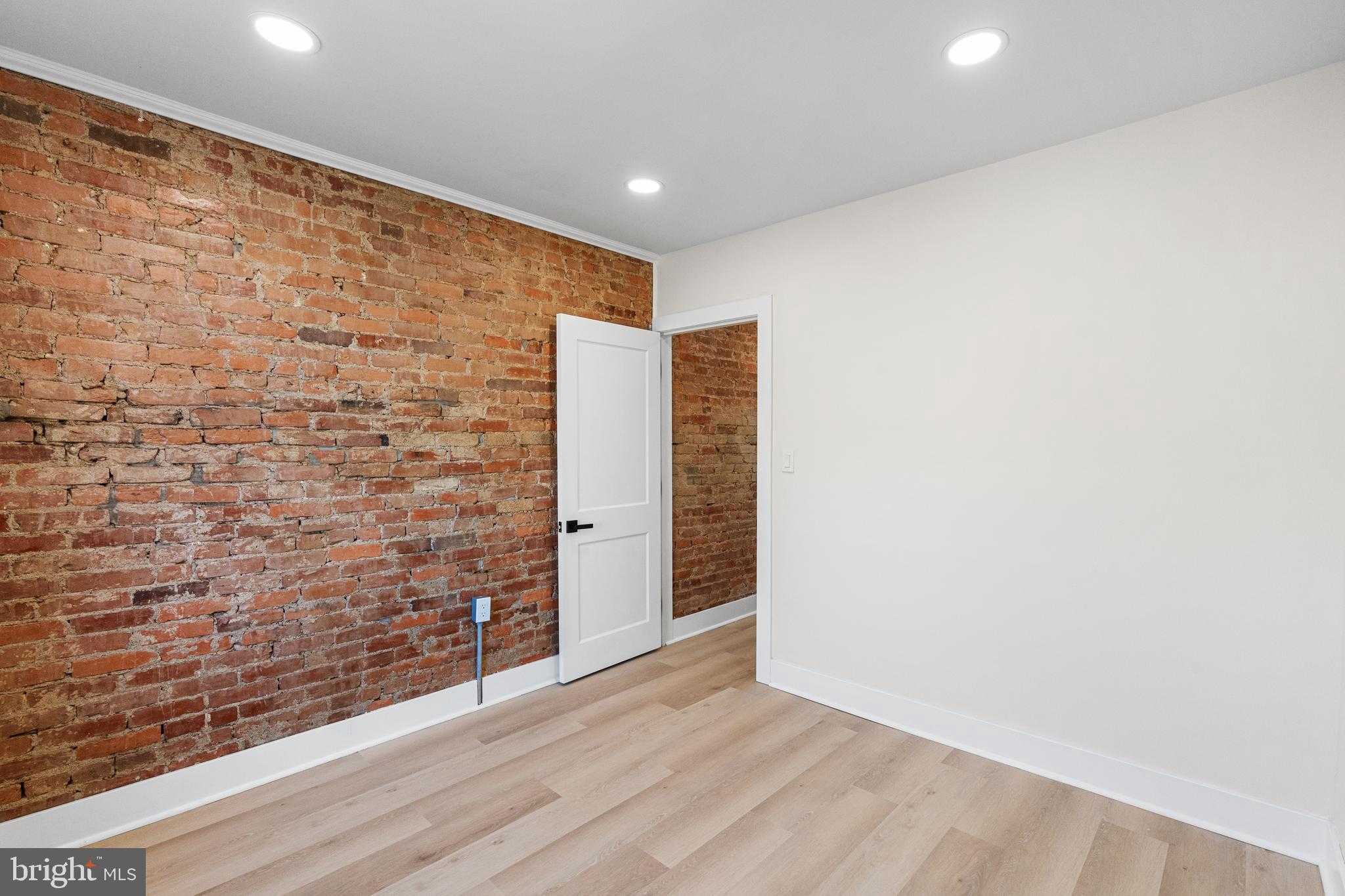 5715 N Beechwood St photo 20