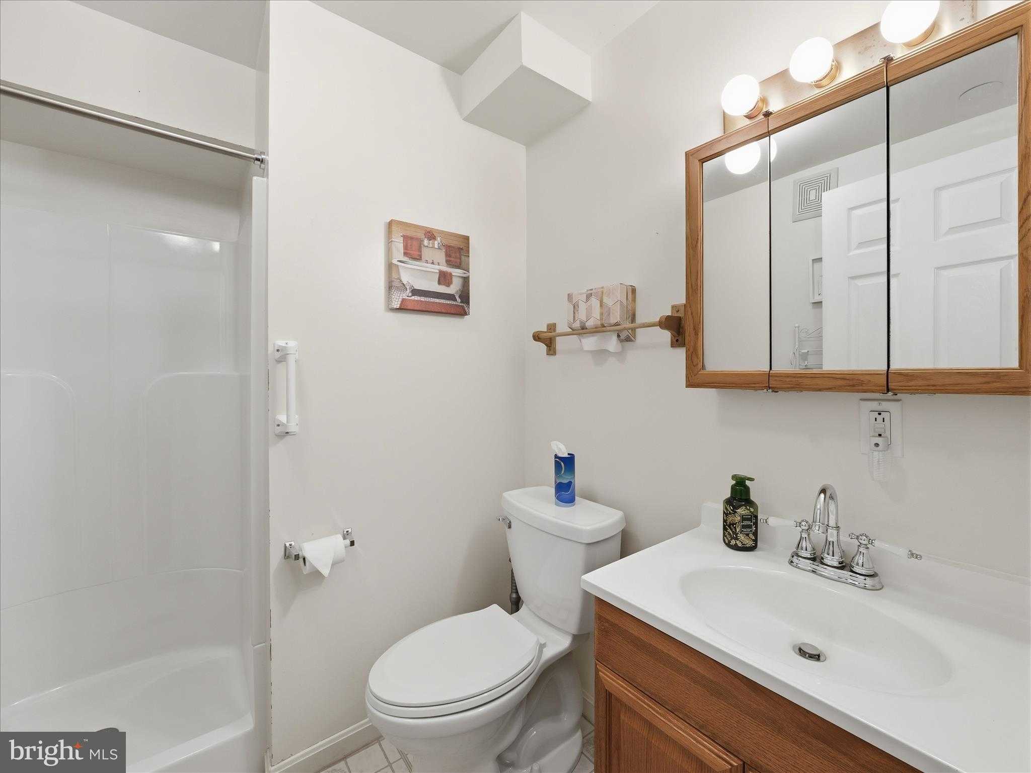 7 Coldstream CT photo 35