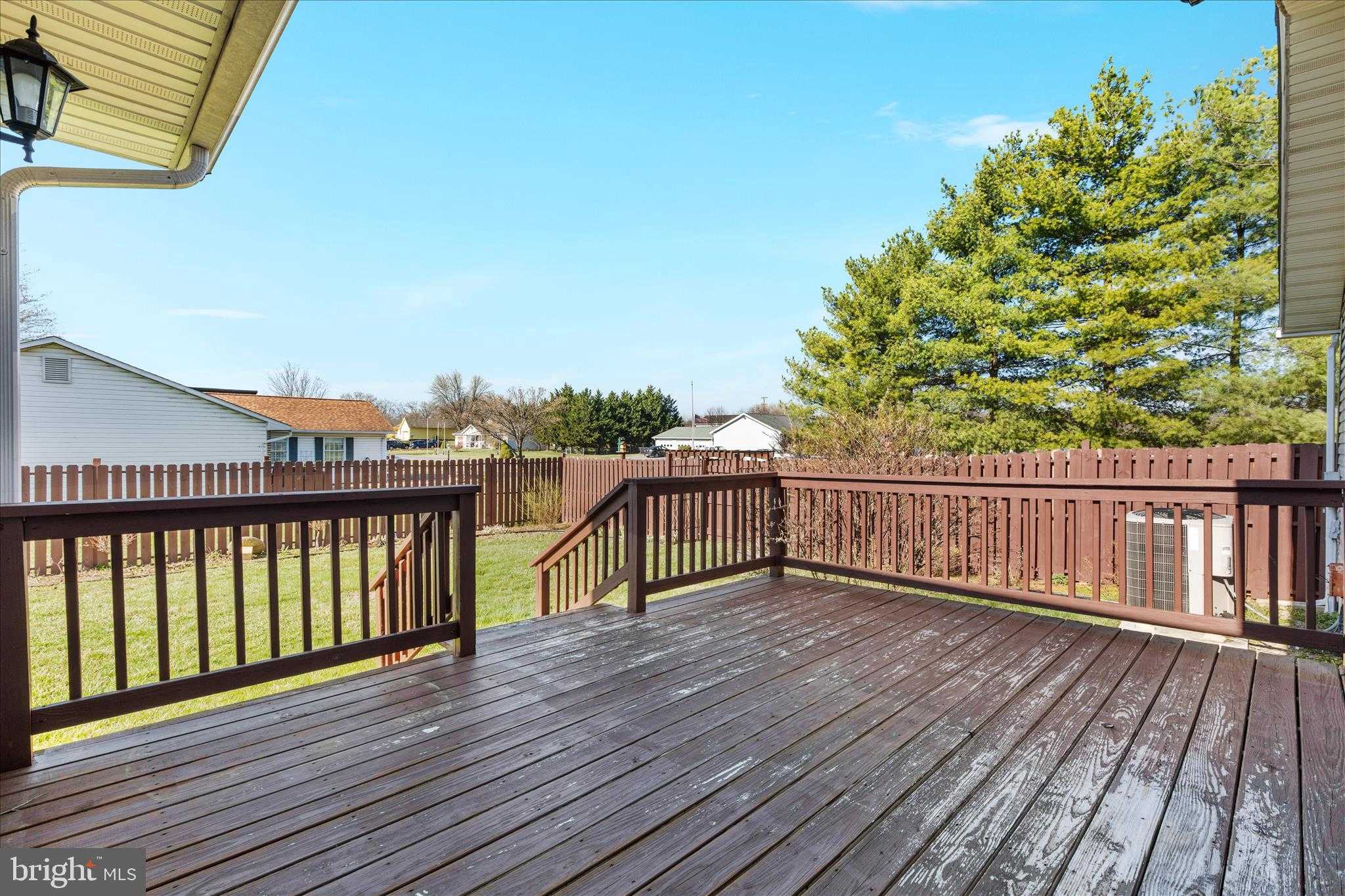 290 Larian Dr photo 11