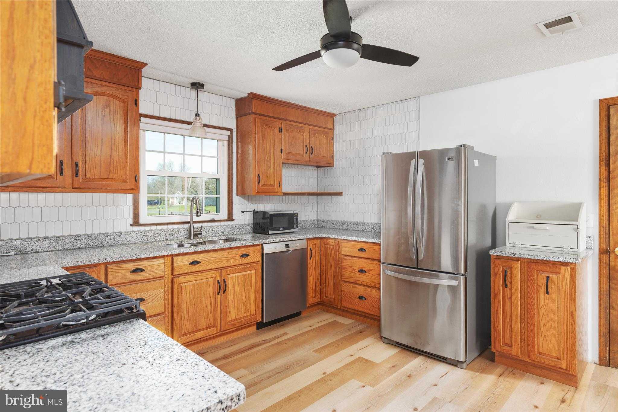 290 Larian Dr photo 16