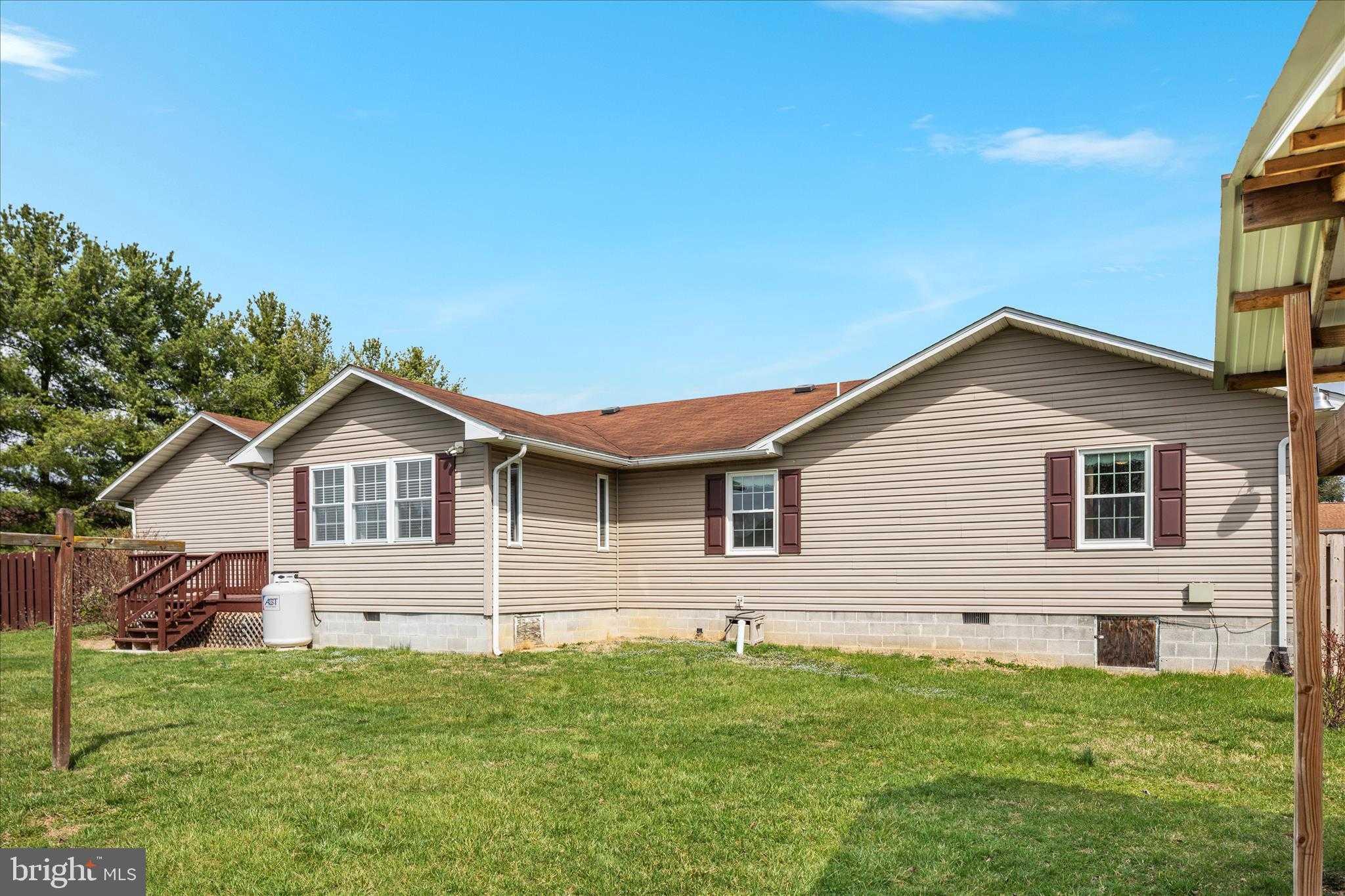 290 Larian Dr photo 37