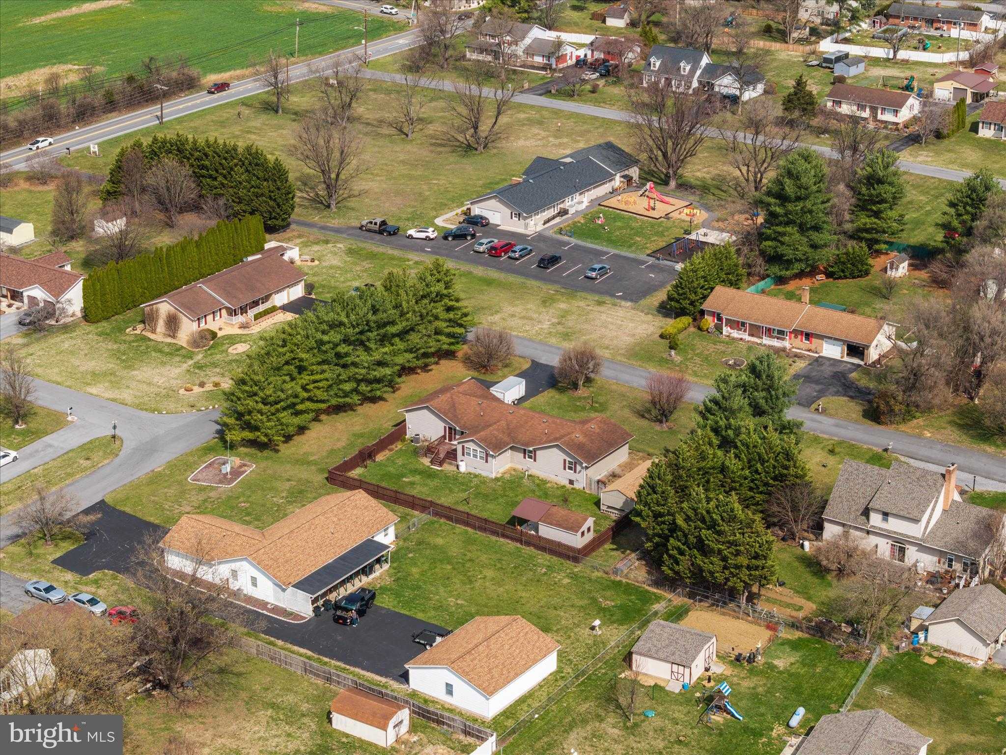 290 Larian Dr photo 43