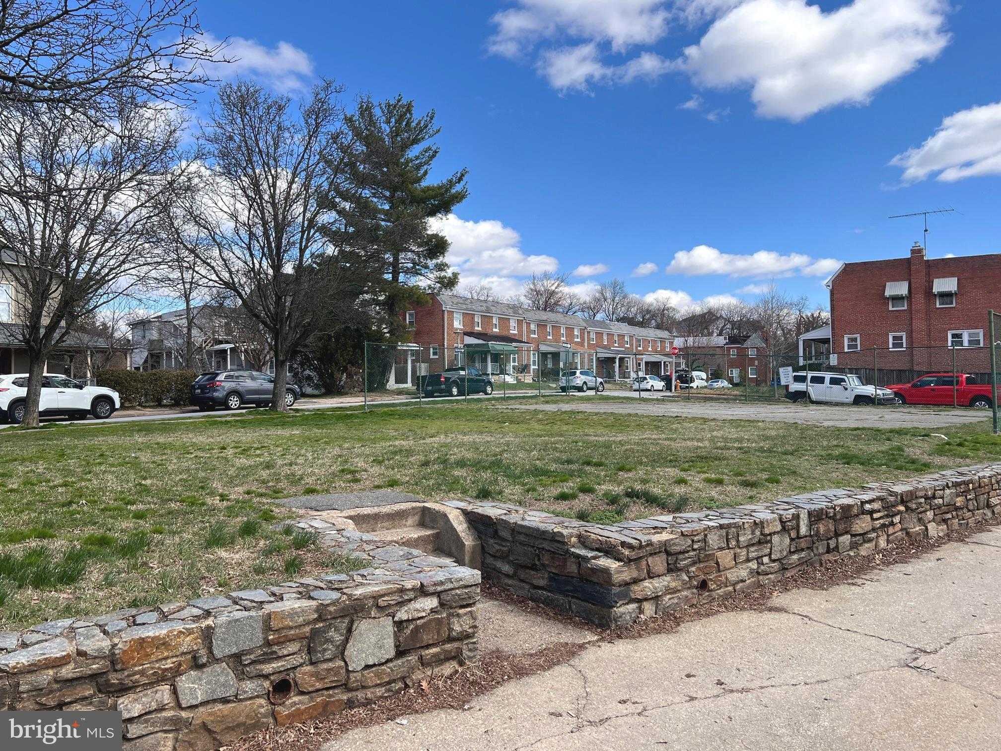 646 E 37th St photo 3