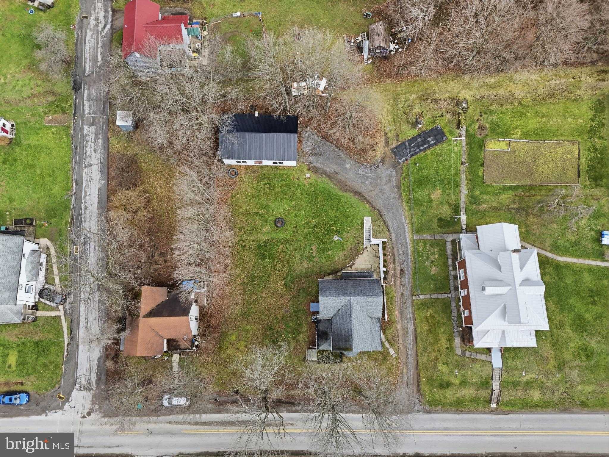 336 E Main St photo 2