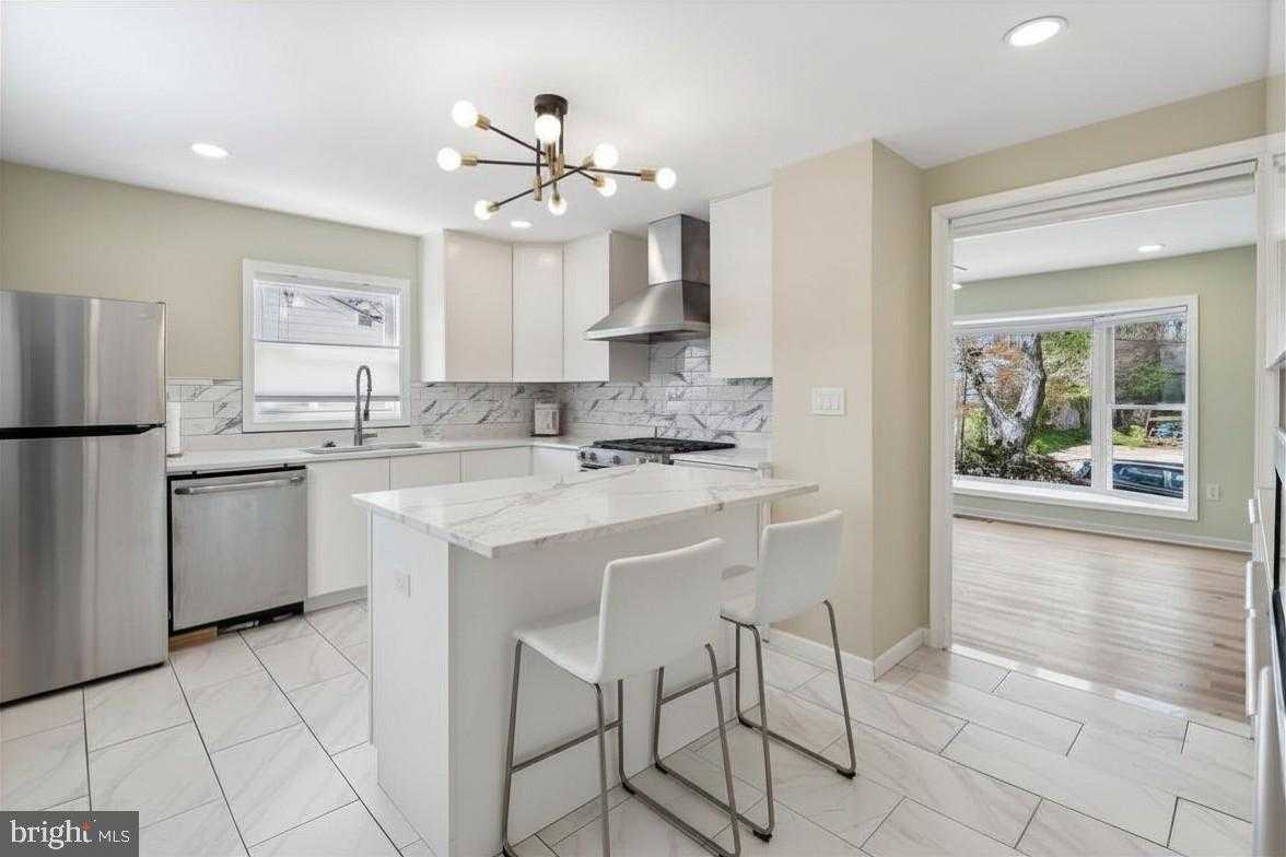 1405 Matthews Dr photo 3