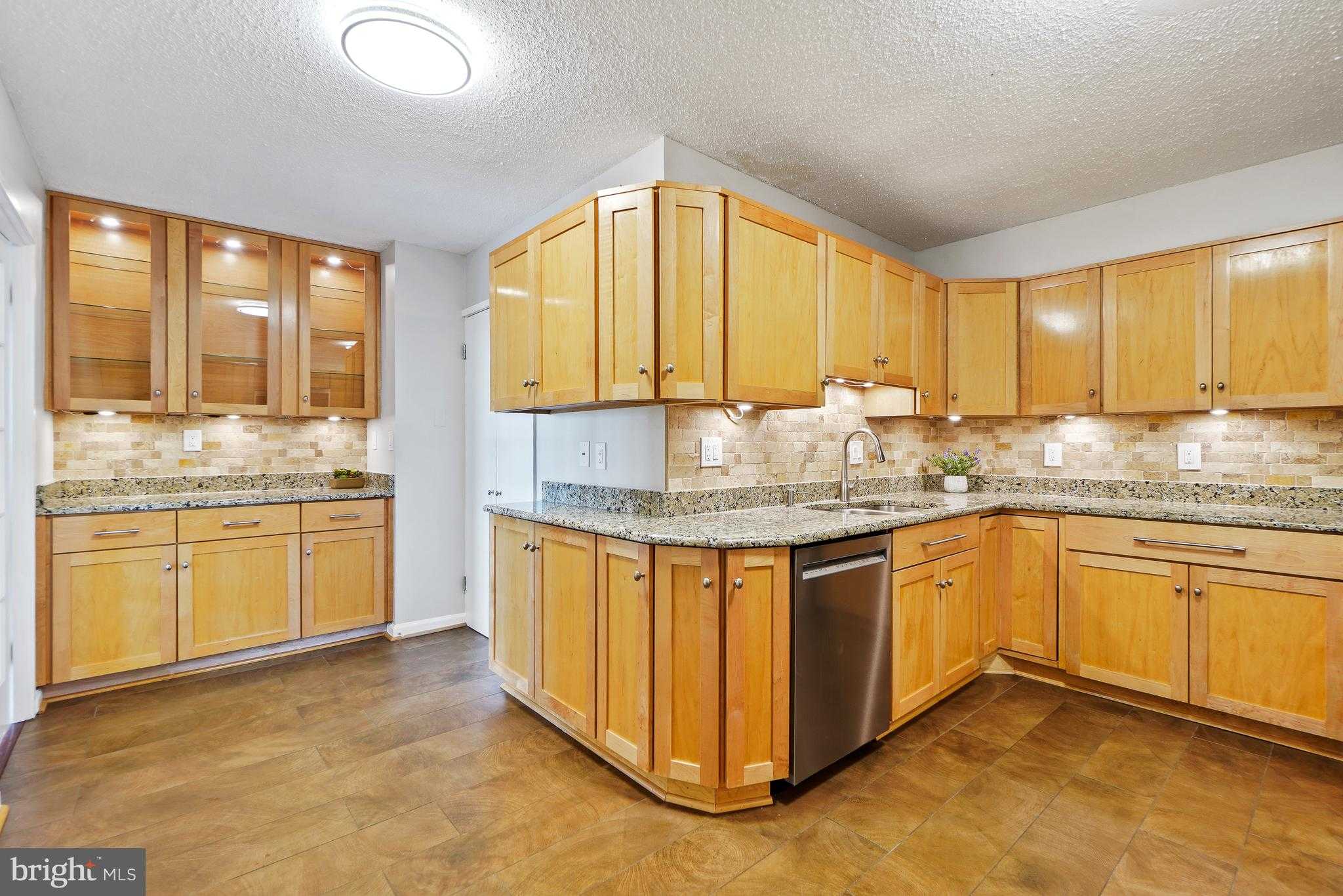 5901 Mount Eagle Dr photo 20